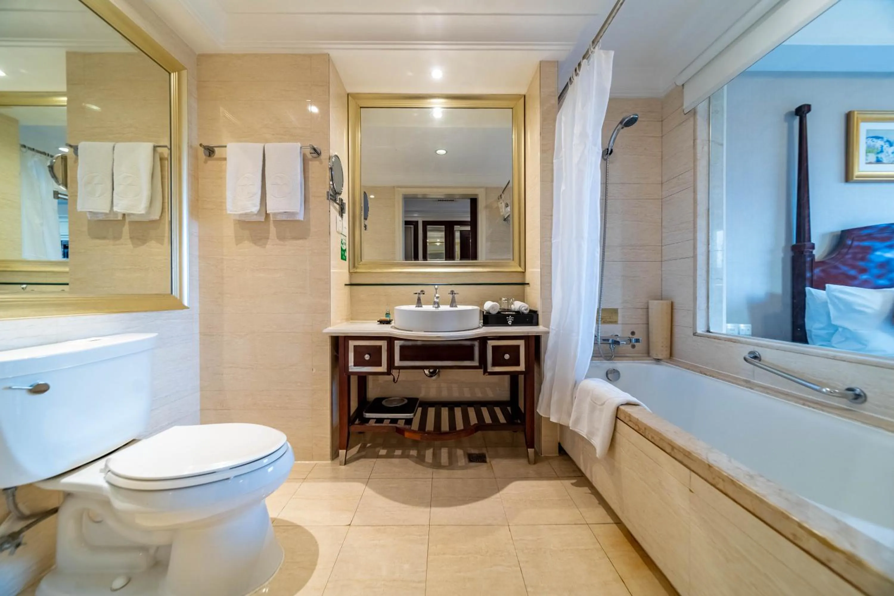 Bathroom in Ramada Yichang Hotel