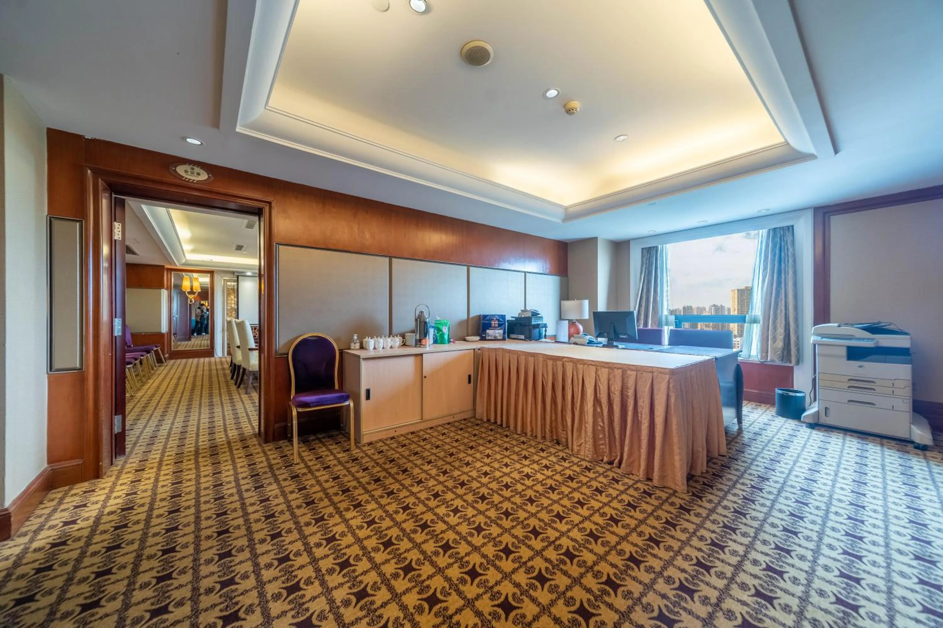 Business facilities in Ramada Yichang Hotel