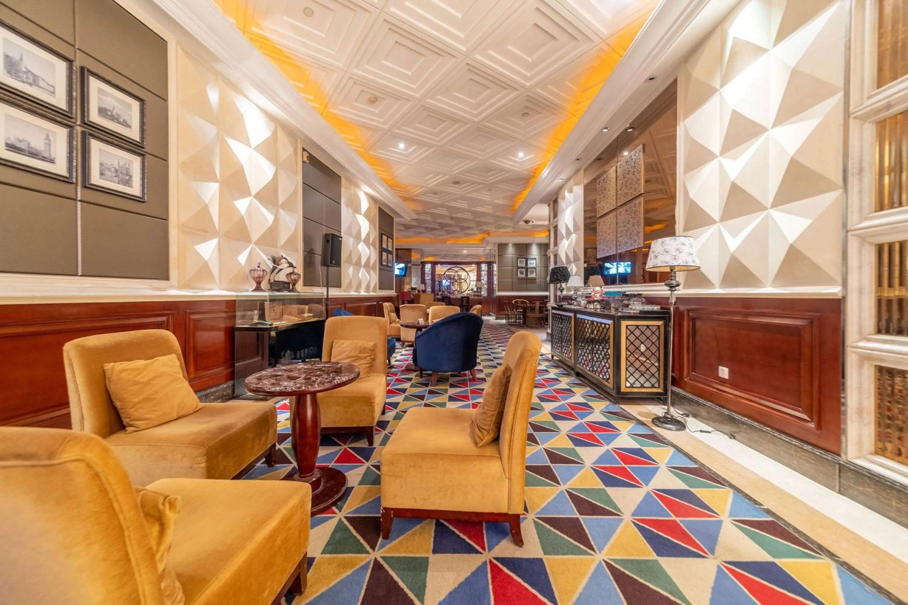 Lobby or reception in Ramada Yichang Hotel