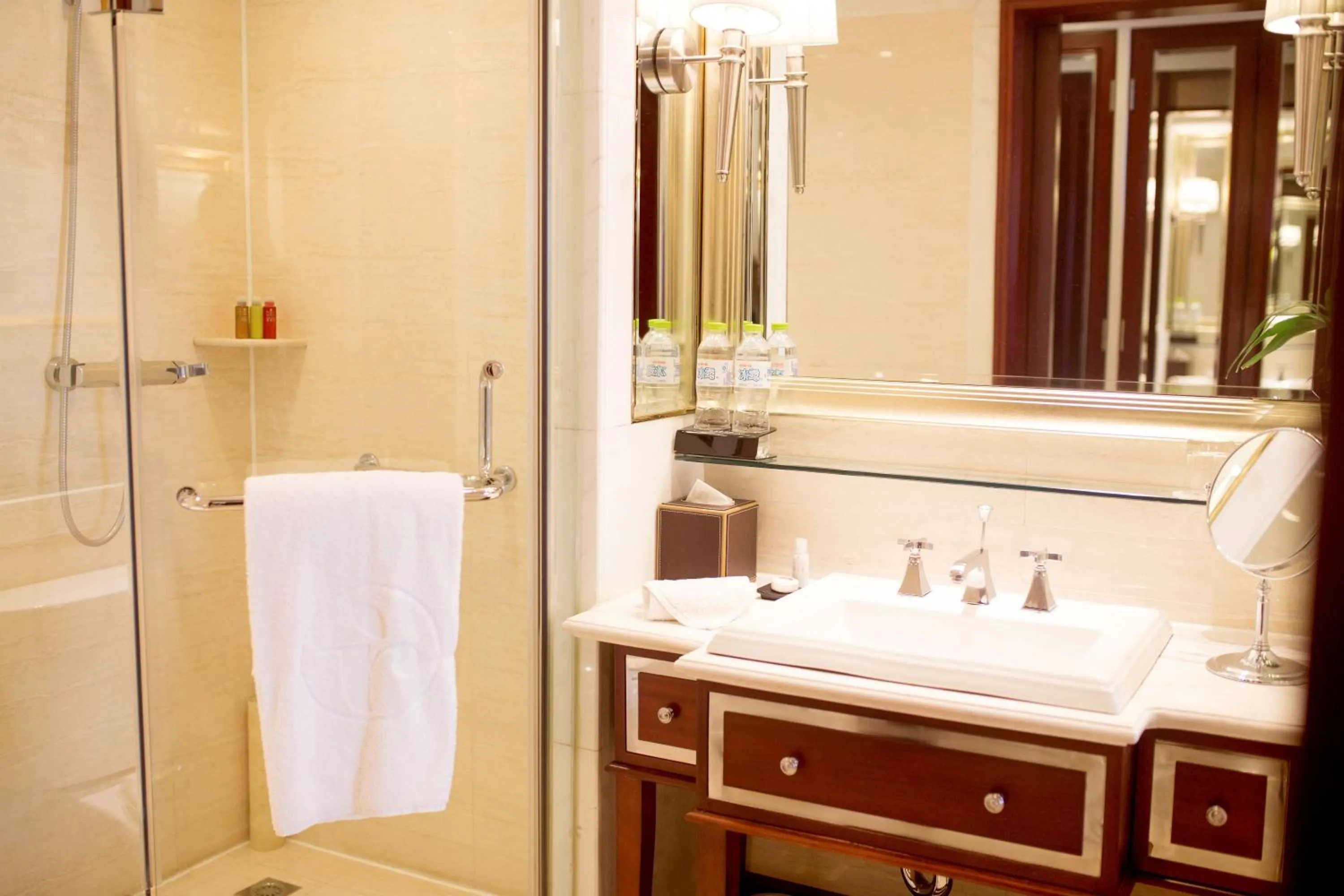 Bathroom in Ramada Yichang Hotel