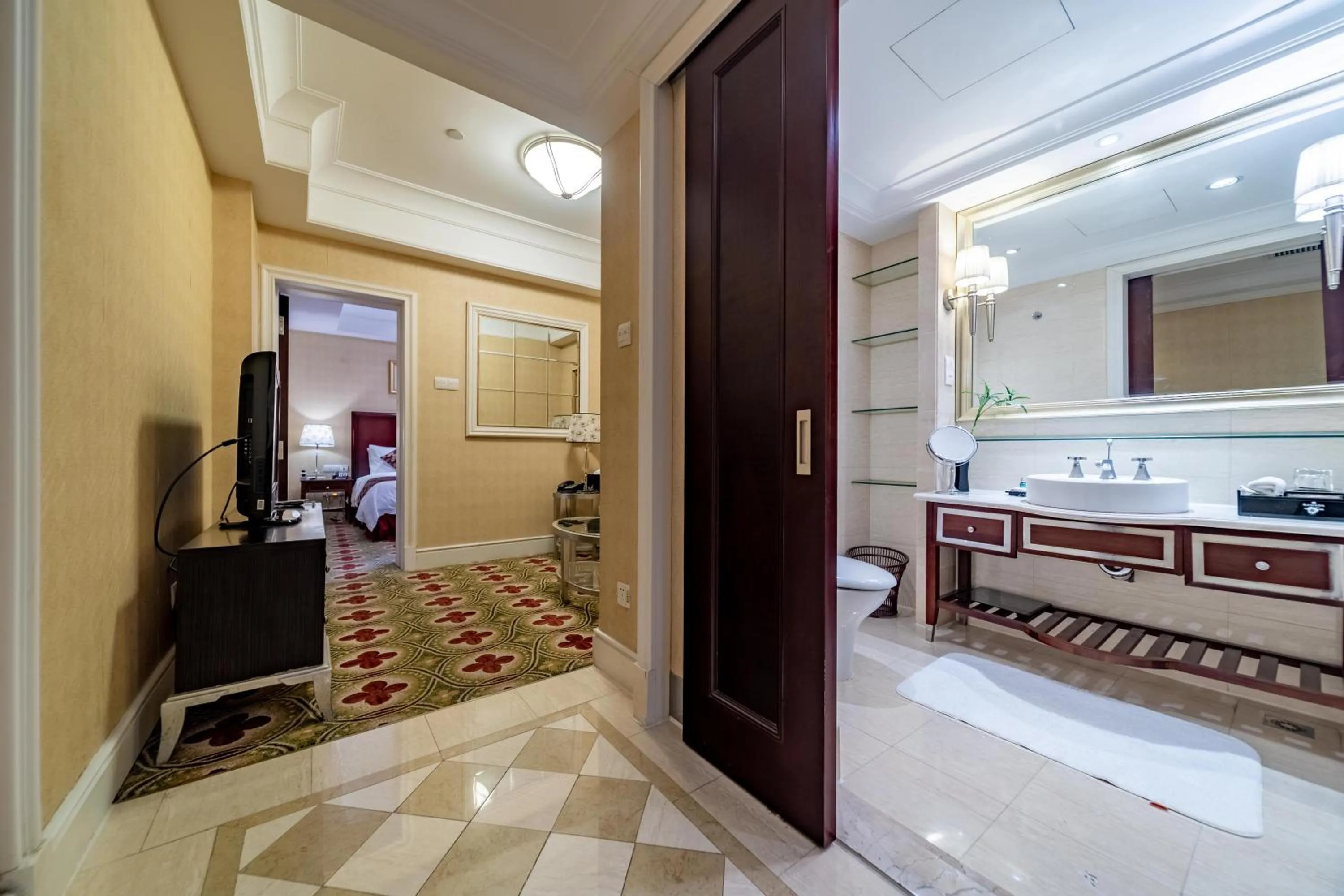 Living room in Ramada Yichang Hotel