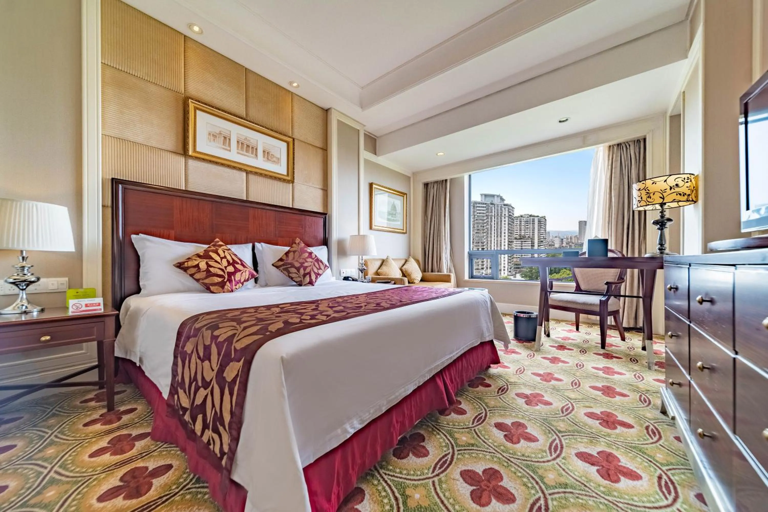 Bed in Ramada Yichang Hotel