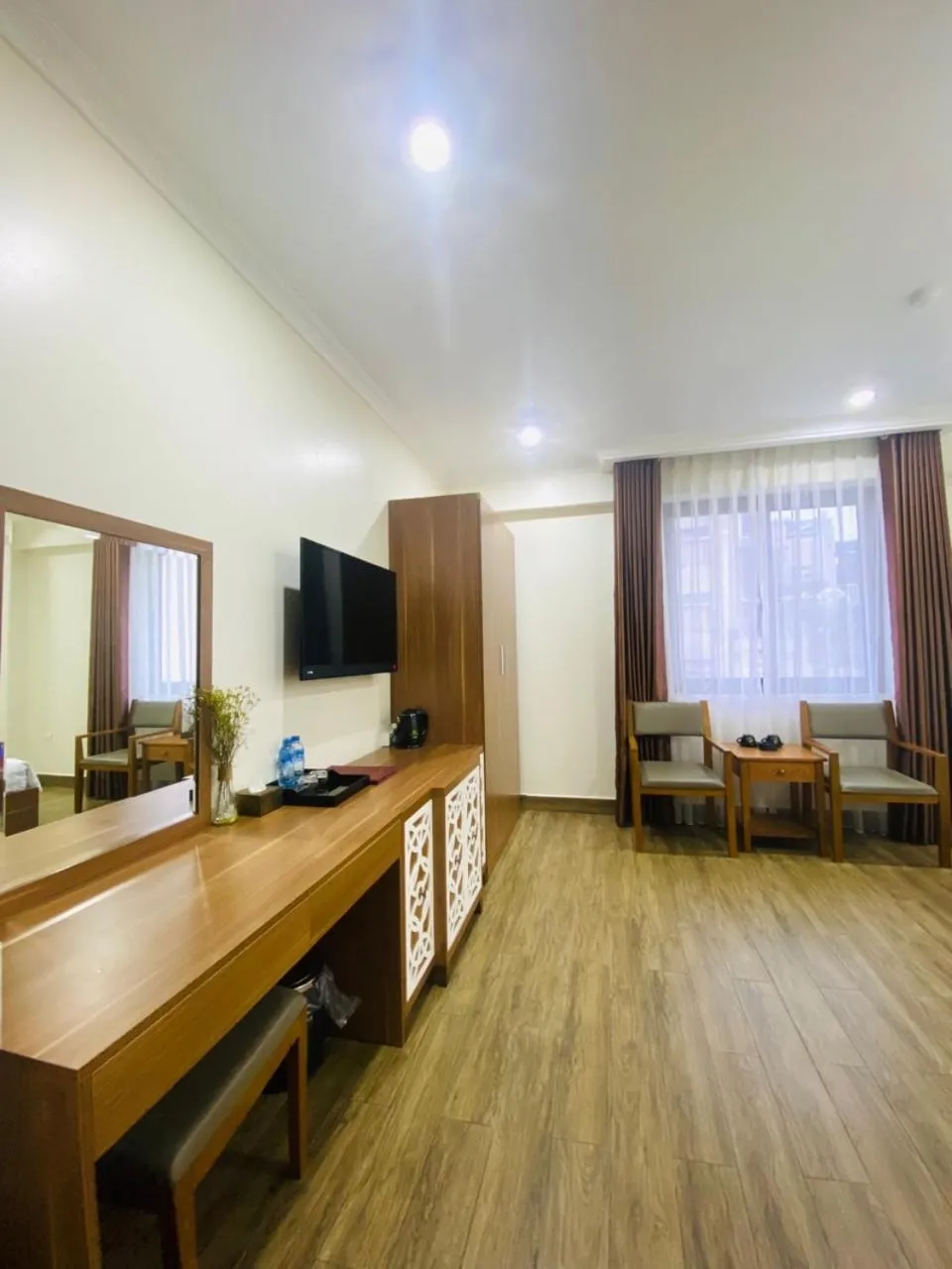 Dining area in White Crown Hotel