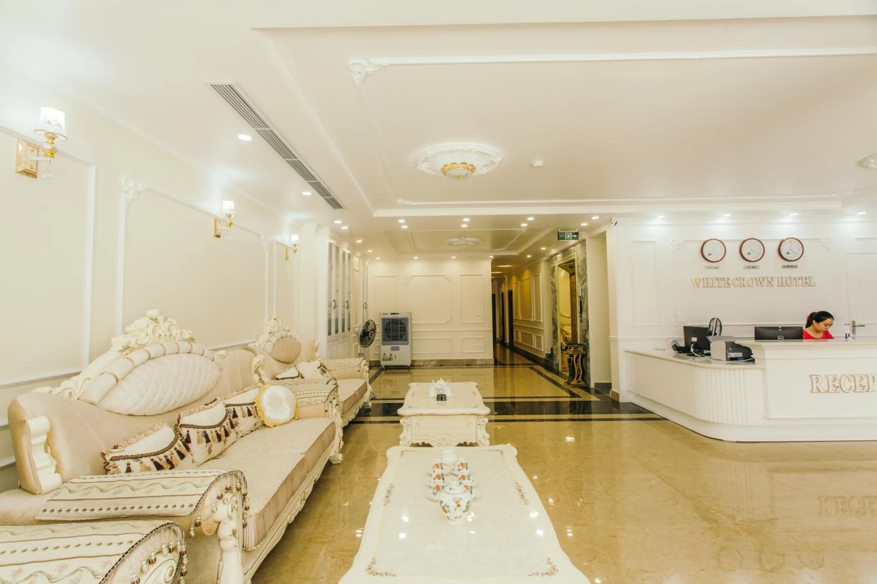 Lobby or reception in White Crown Hotel