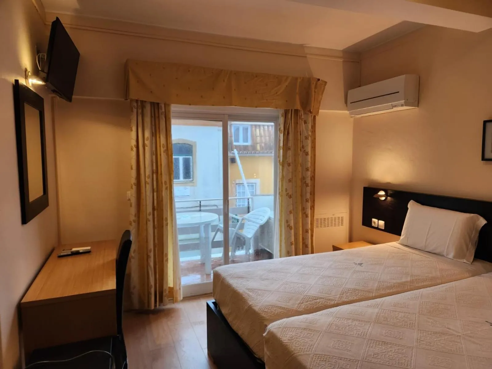 TV and multimedia, Bed in Hotel Riomar