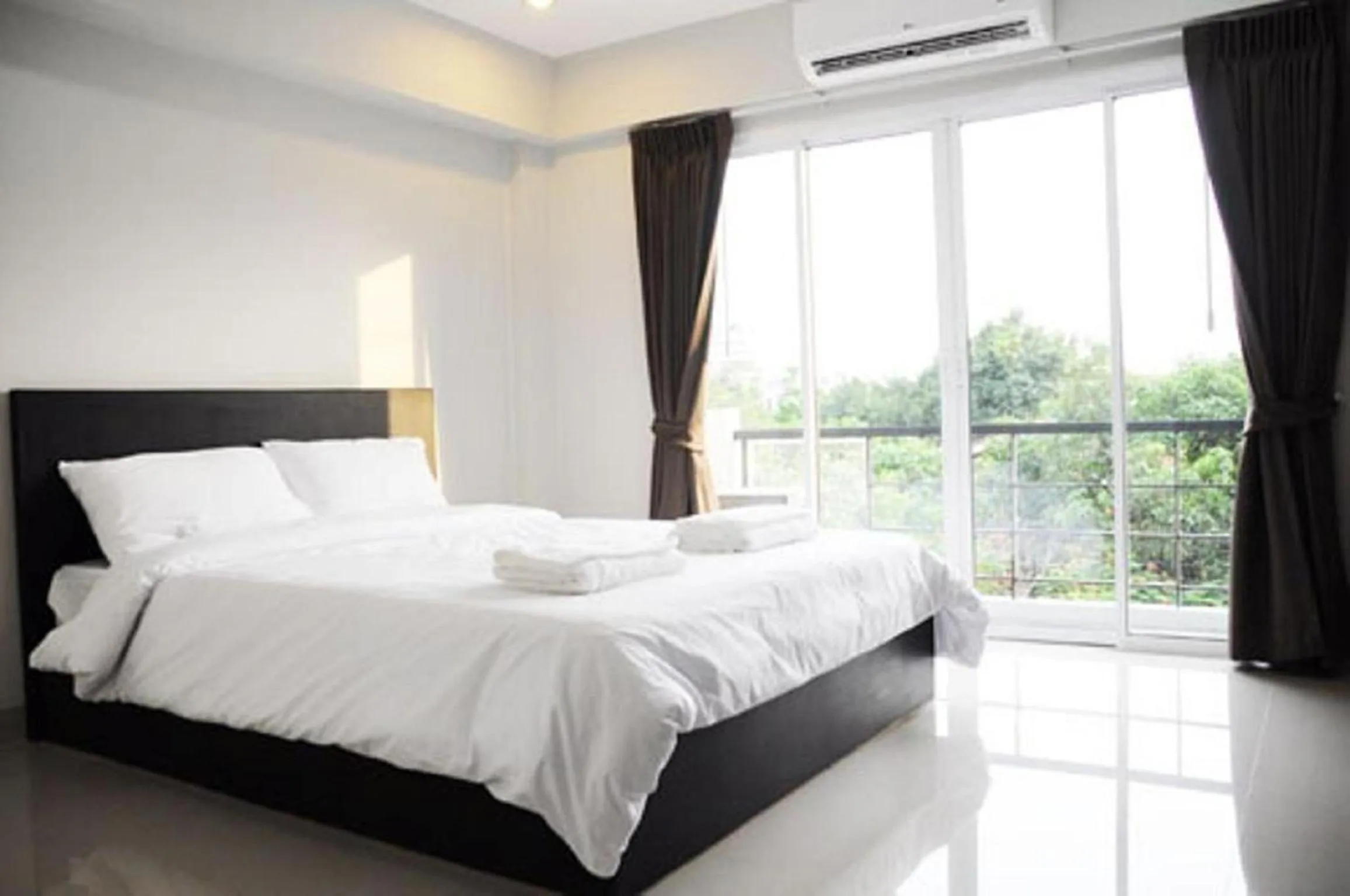Day, Bed in Delight Residence