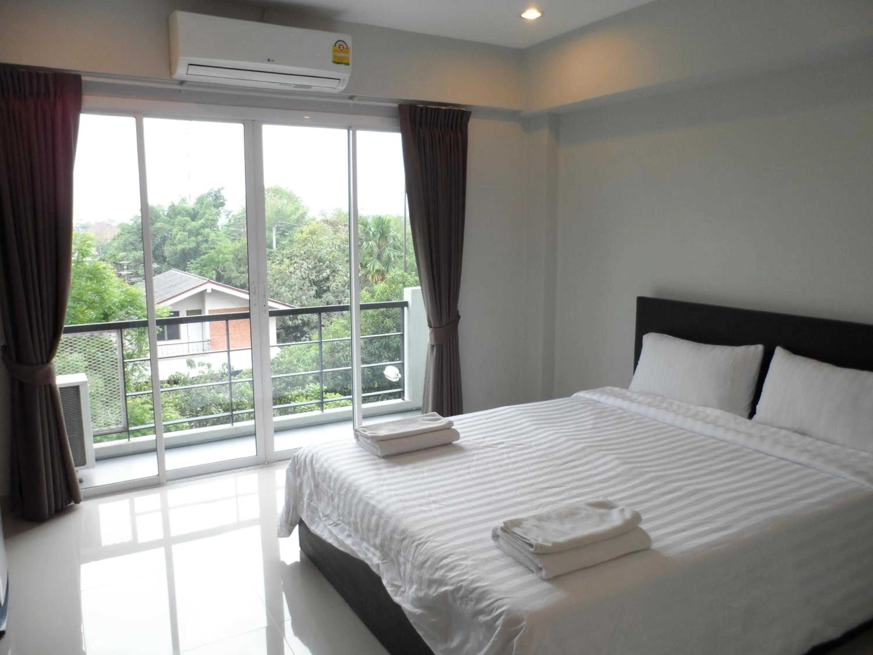 Day, Bed in Delight Residence