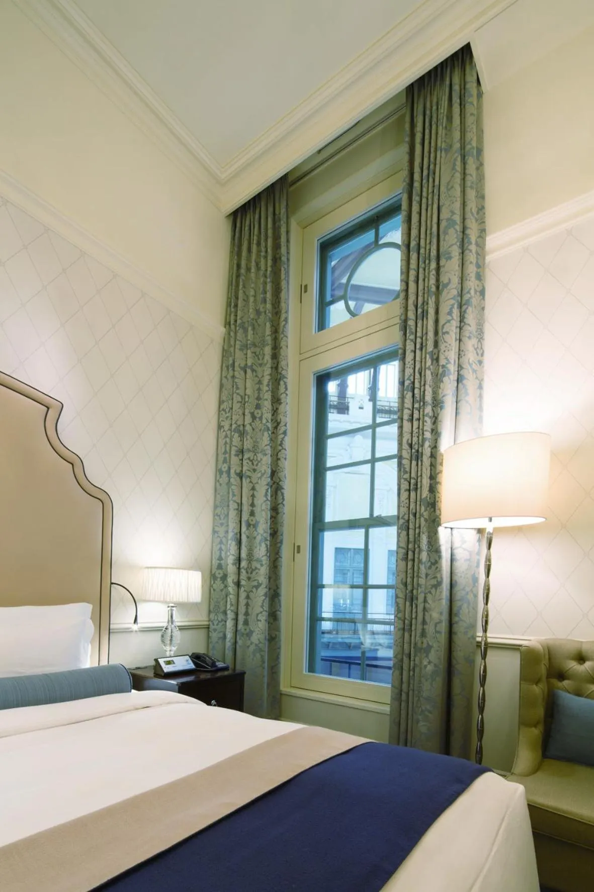 Day, Bed in The Tokyo Station Hotel