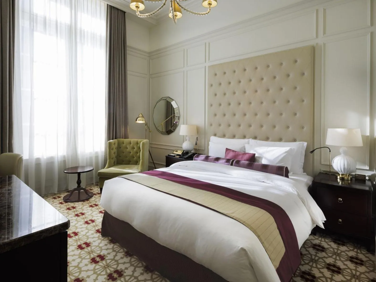 Bed in The Tokyo Station Hotel