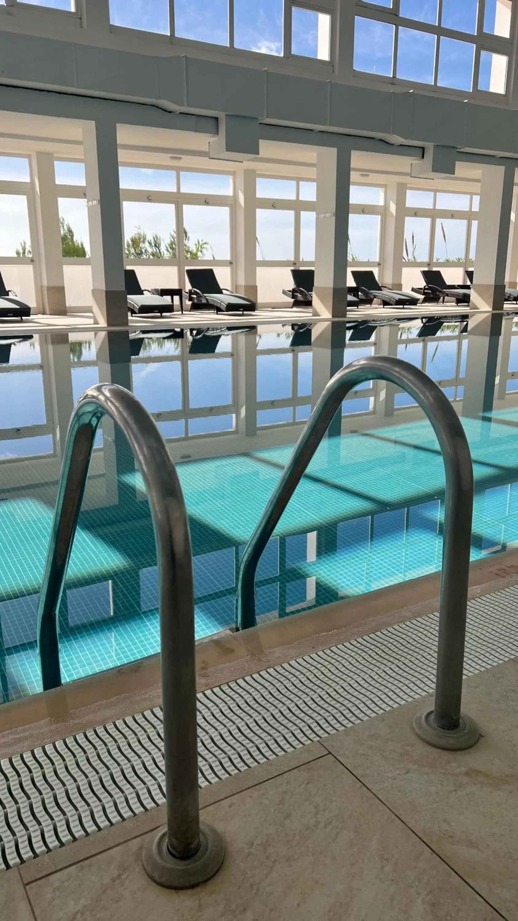 Pool view in Hotel do Mar