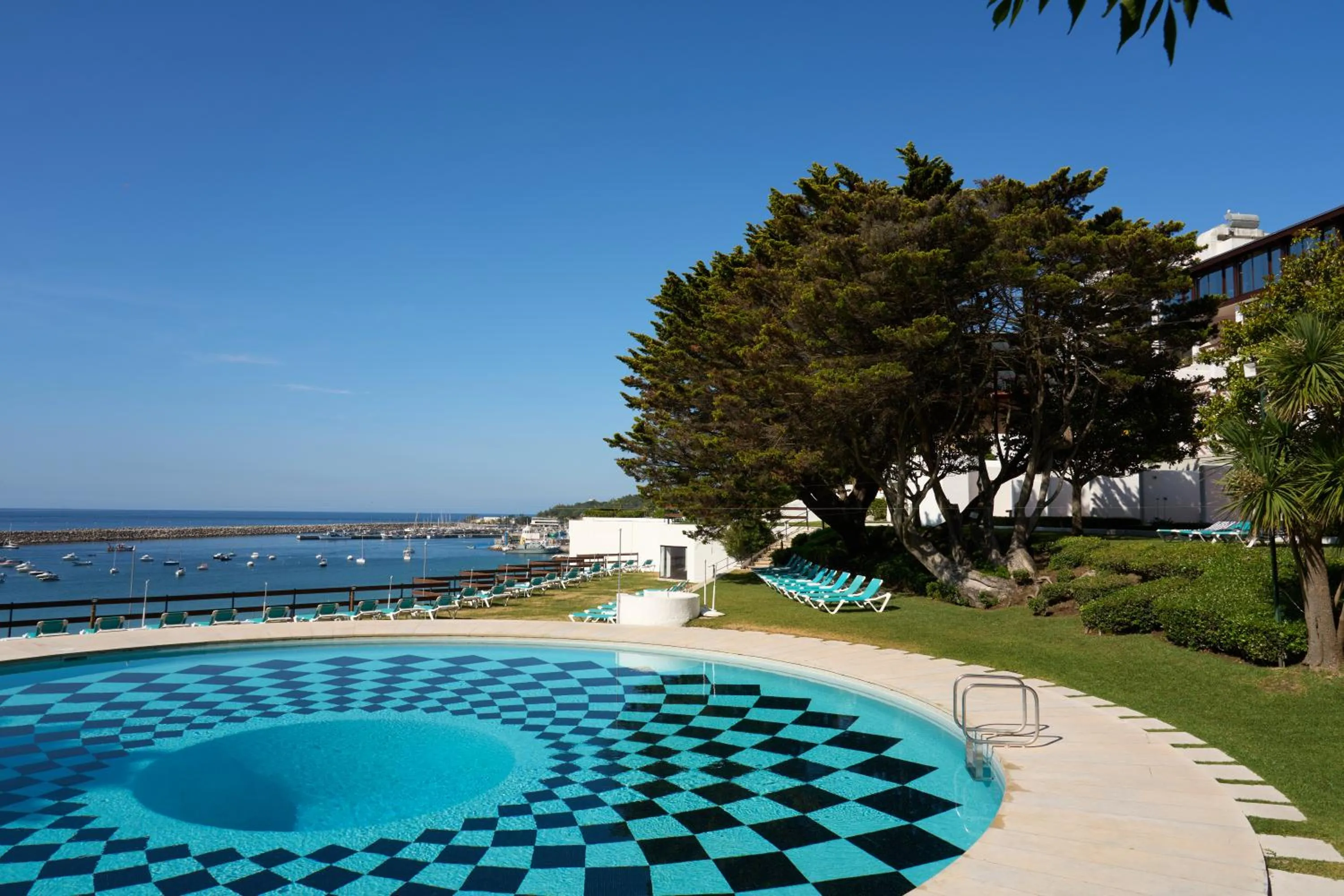 Swimming pool in Hotel do Mar