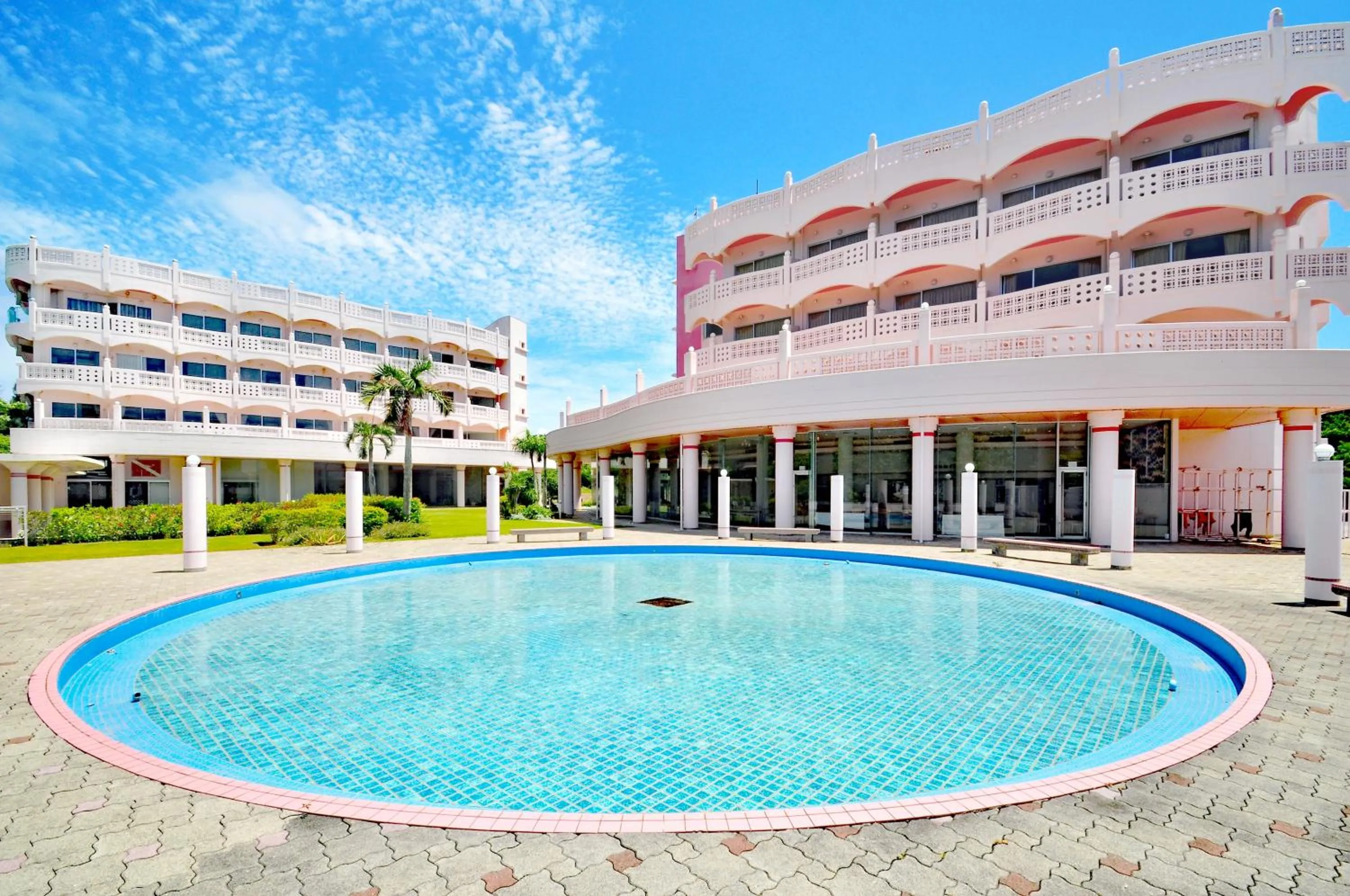 Property building in Marine Lodge Marea