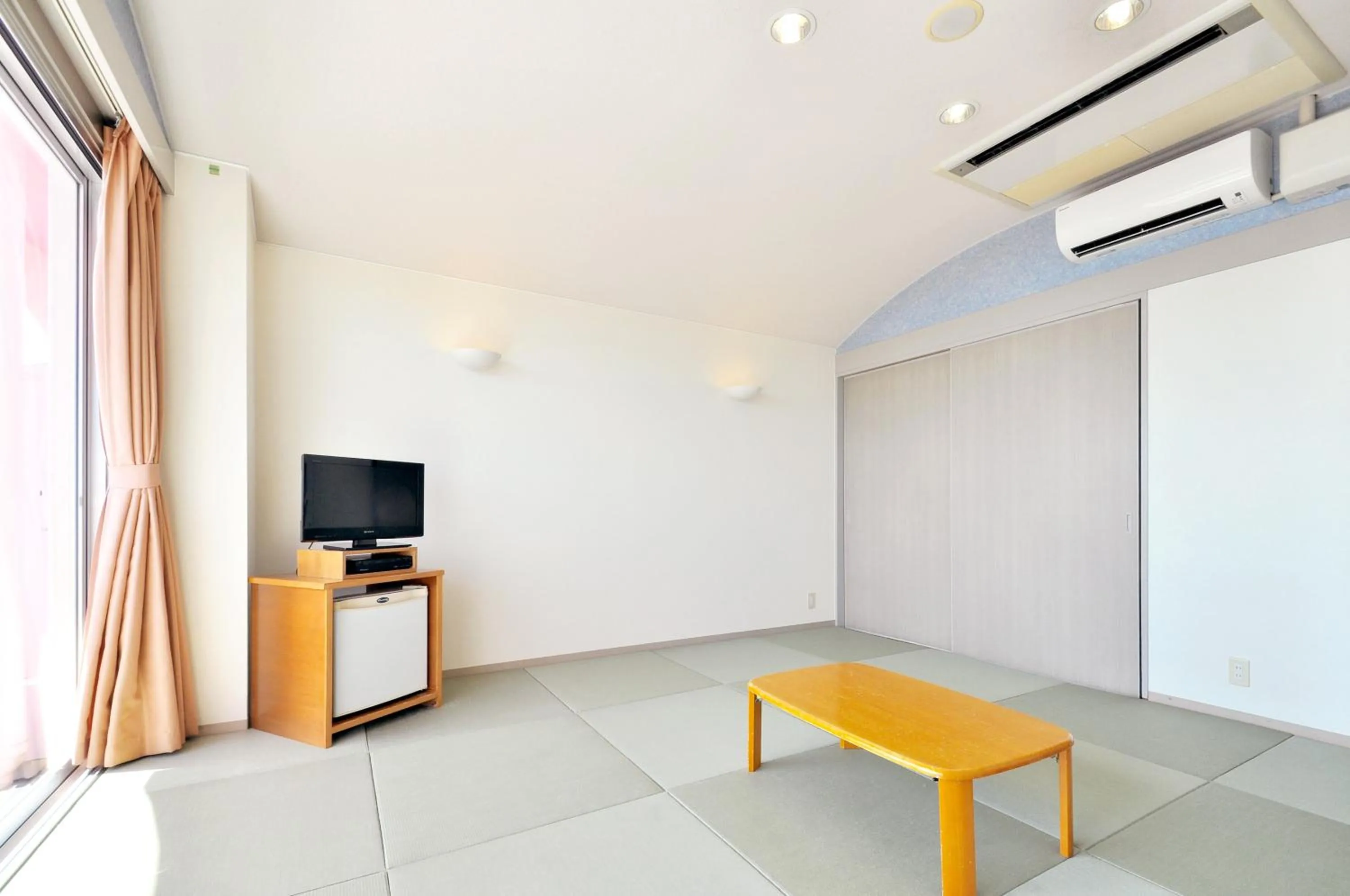 Photo of the whole room in Marine Lodge Marea