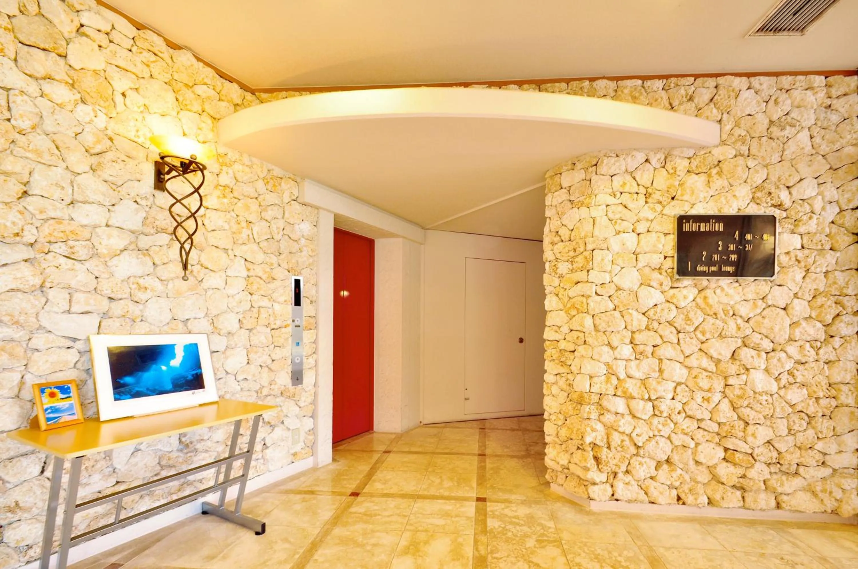 Lobby or reception in Marine Lodge Marea