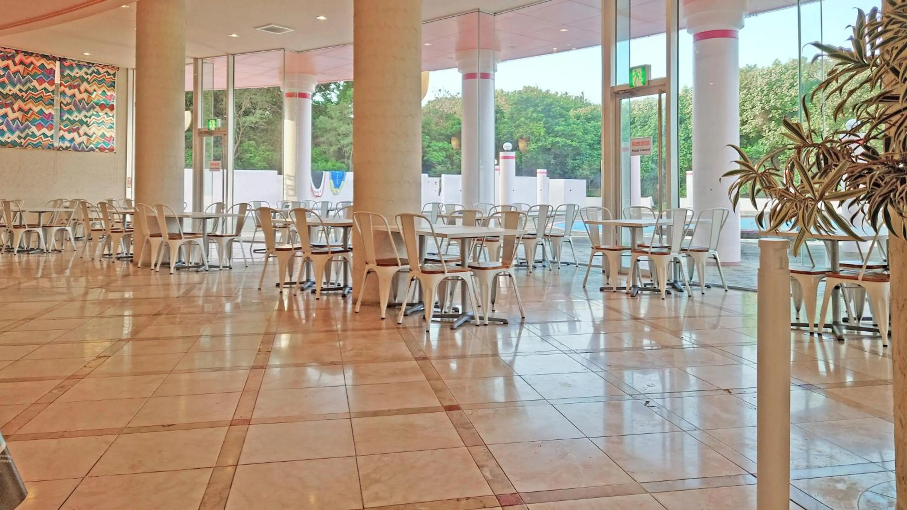 Restaurant/places to eat in Marine Lodge Marea