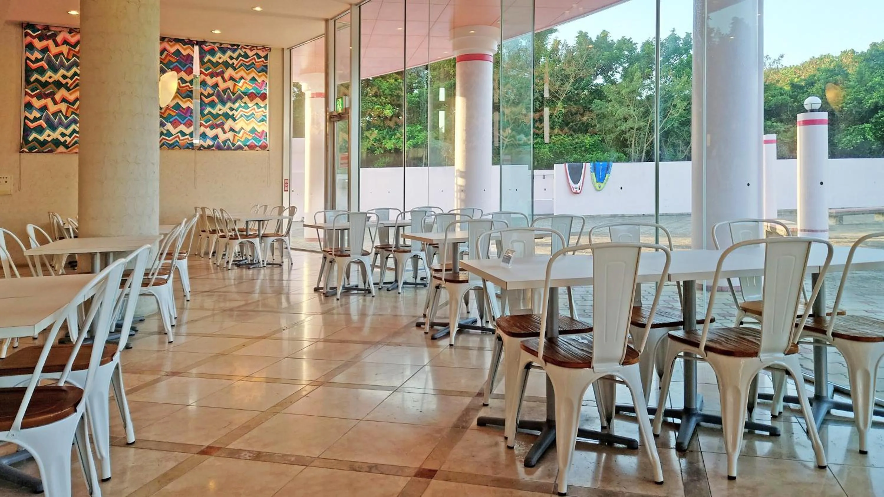 Restaurant/places to eat in Marine Lodge Marea