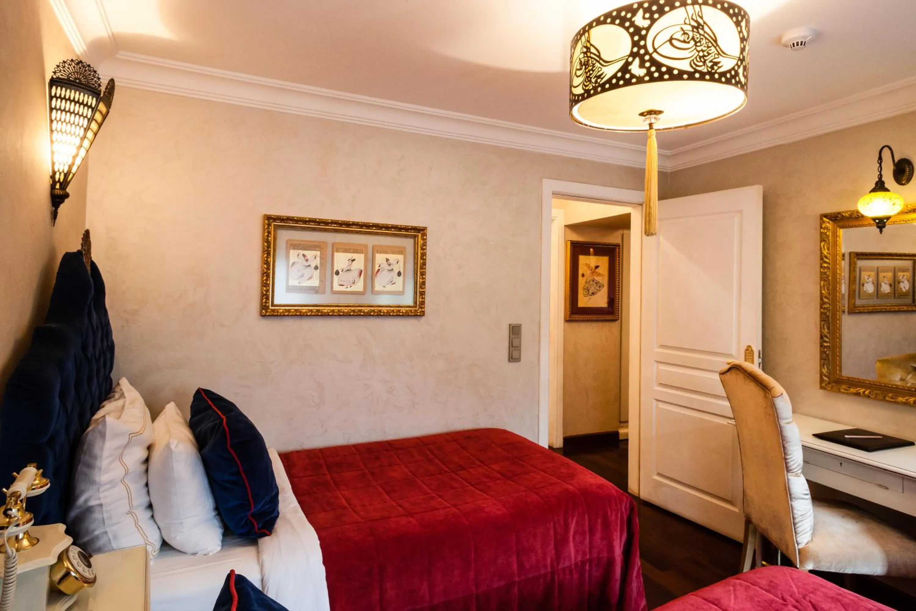 Bed in İstanbul Bosphorus Hotel Symbola