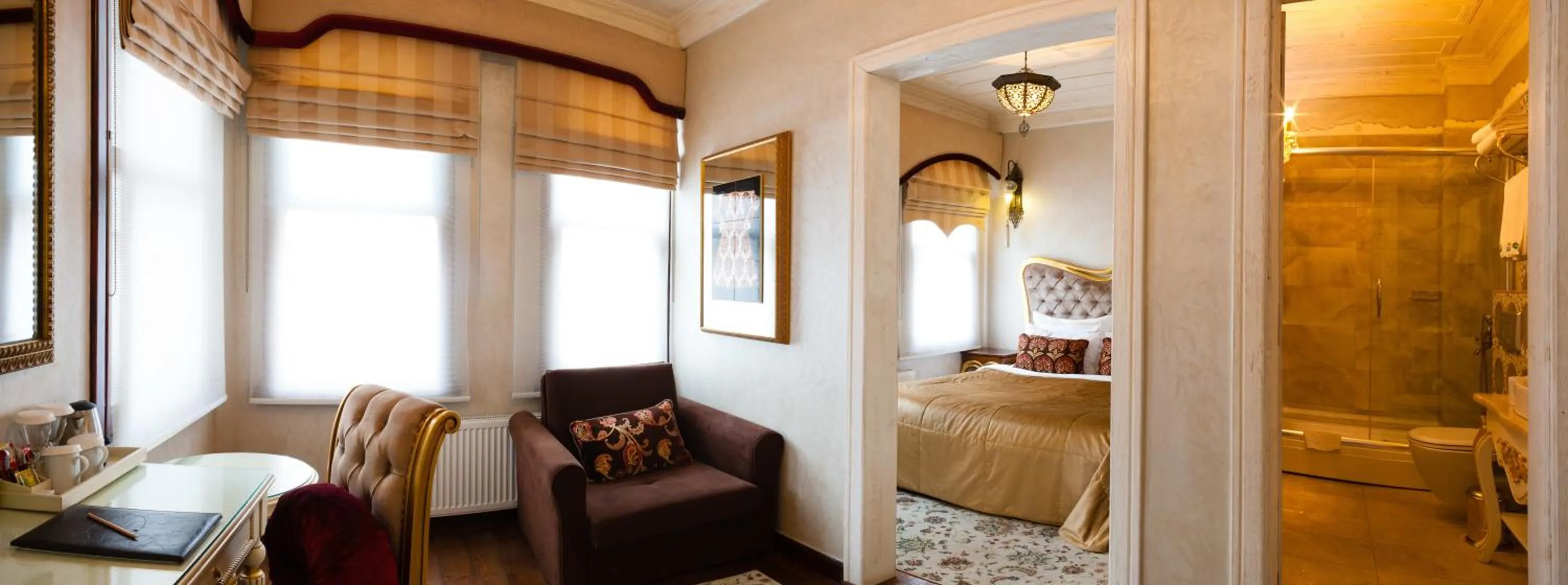 Living room, Bed in İstanbul Bosphorus Hotel Symbola