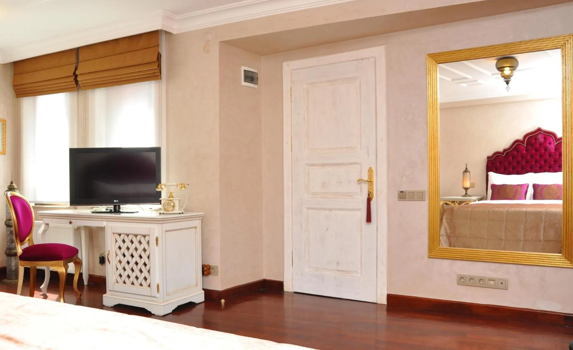 Bed in İstanbul Bosphorus Hotel Symbola