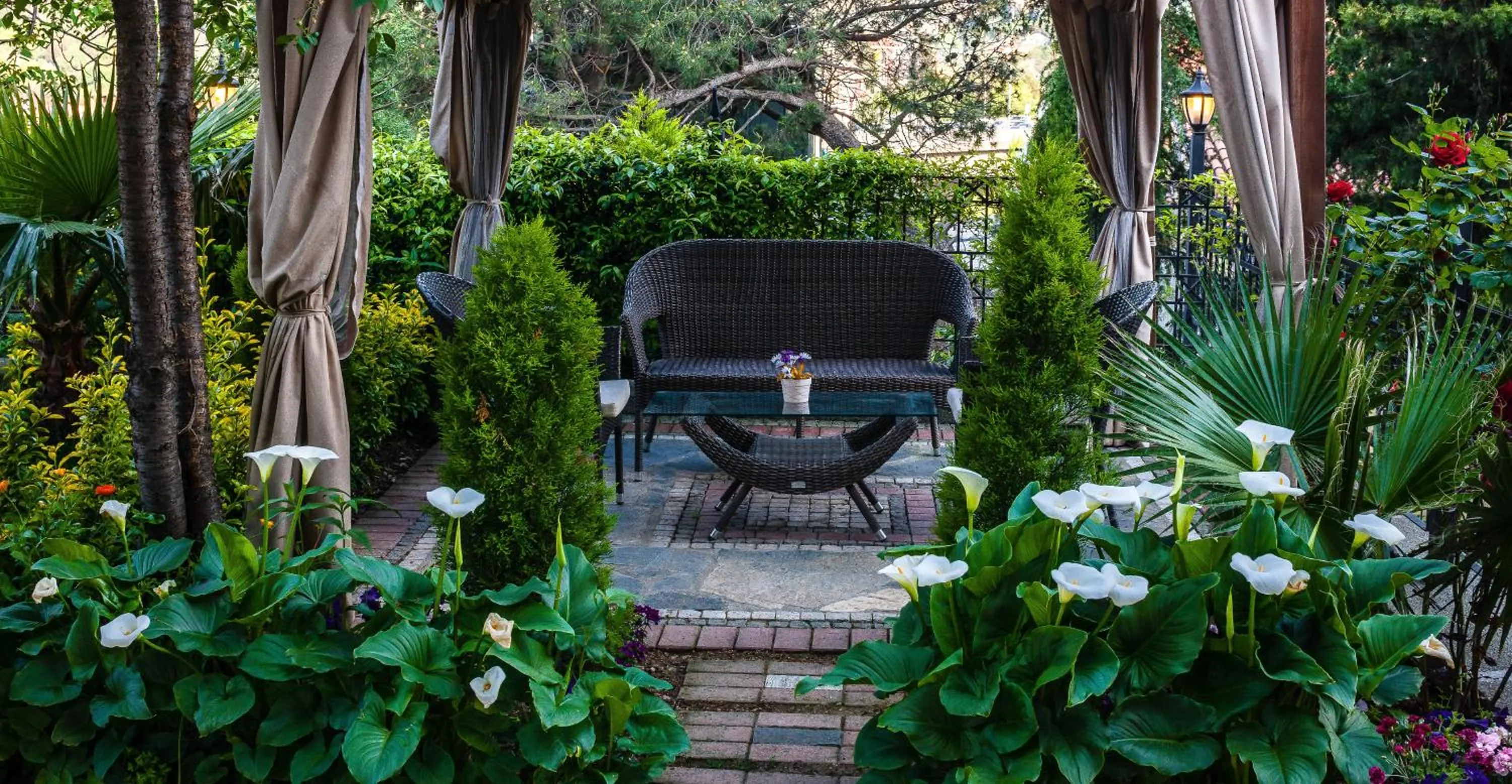 Garden in İstanbul Bosphorus Hotel Symbola