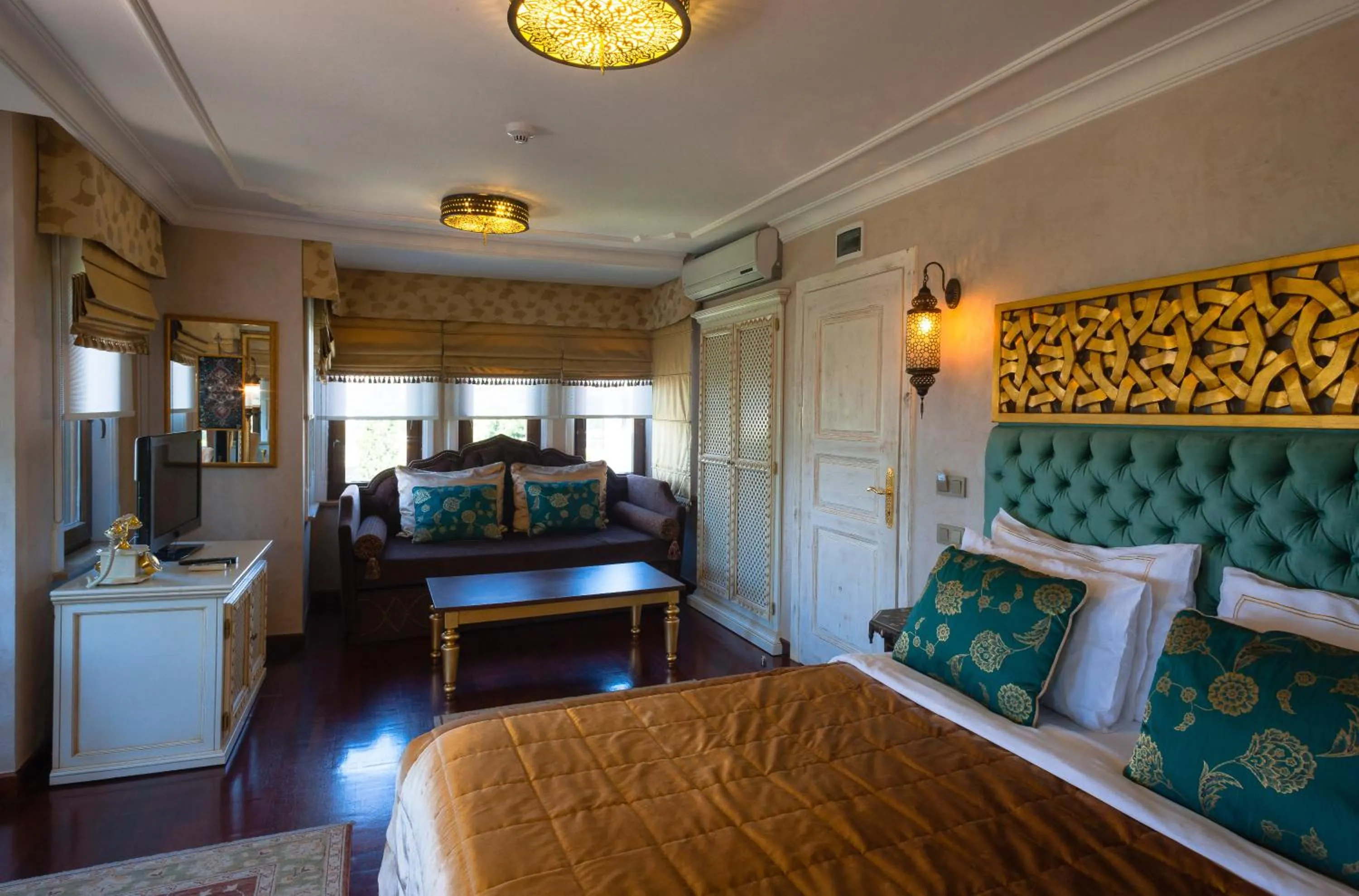 Photo of the whole room, Bed in İstanbul Bosphorus Hotel Symbola