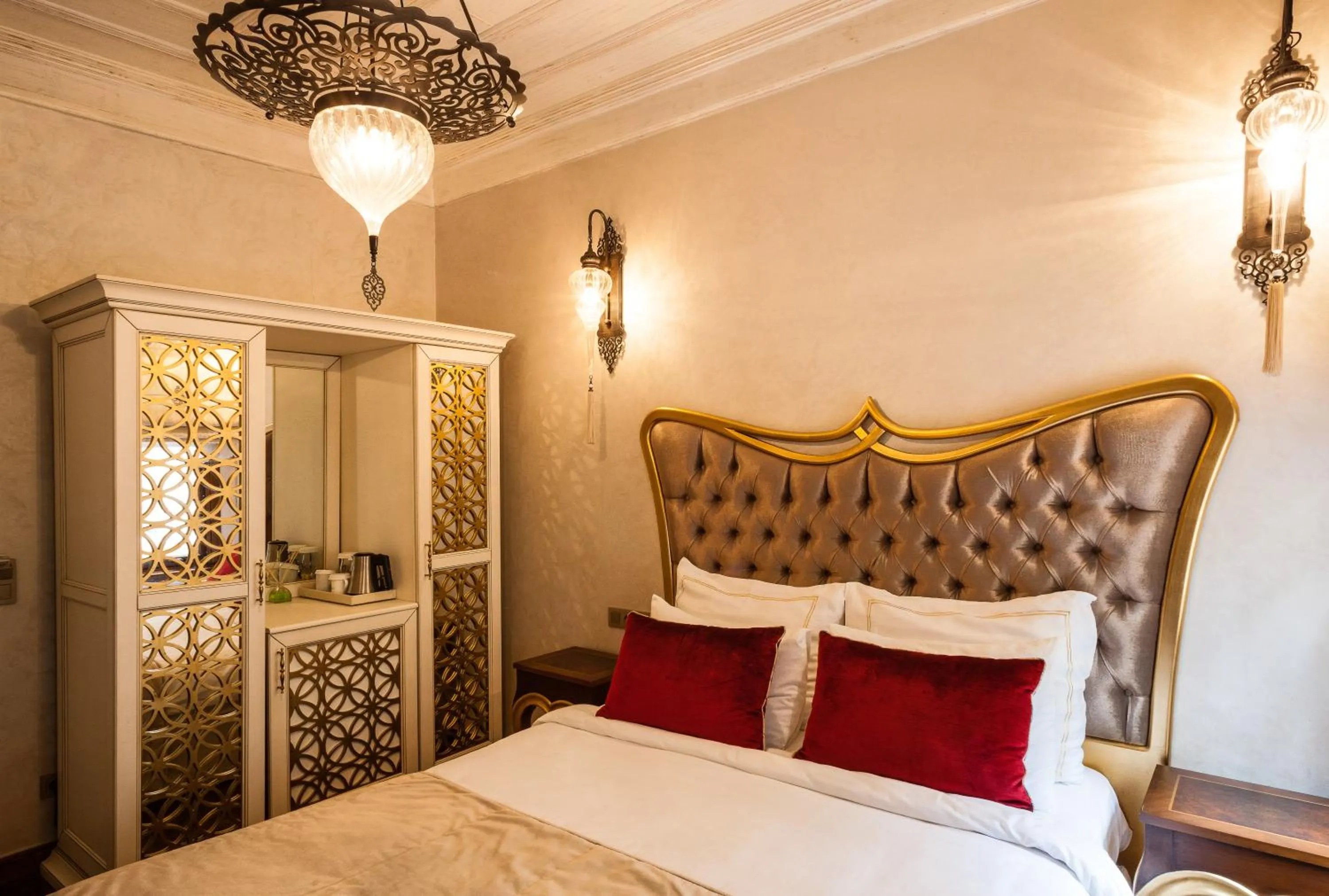 Bed in İstanbul Bosphorus Hotel Symbola