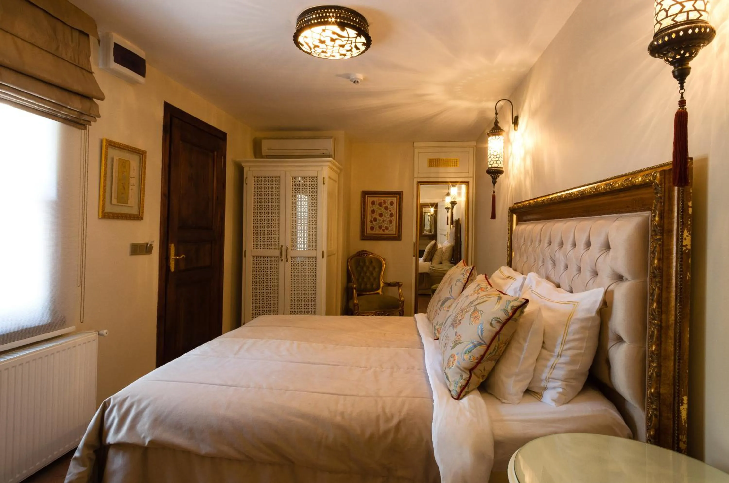 Bed in İstanbul Bosphorus Hotel Symbola