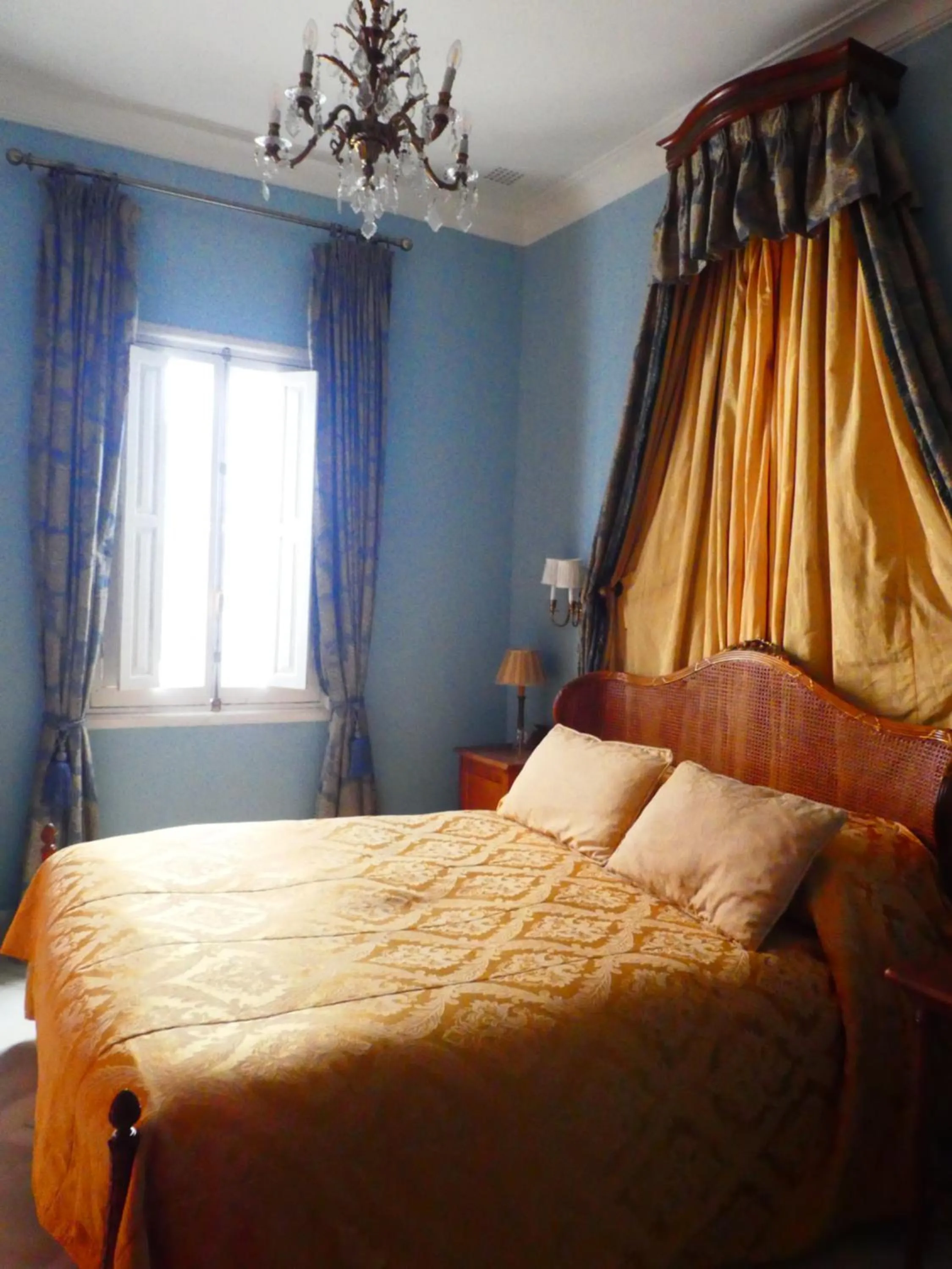 Bed in Palacio del Virrey Laserna