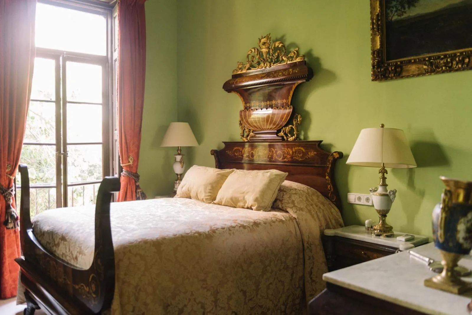 Bed in Palacio del Virrey Laserna