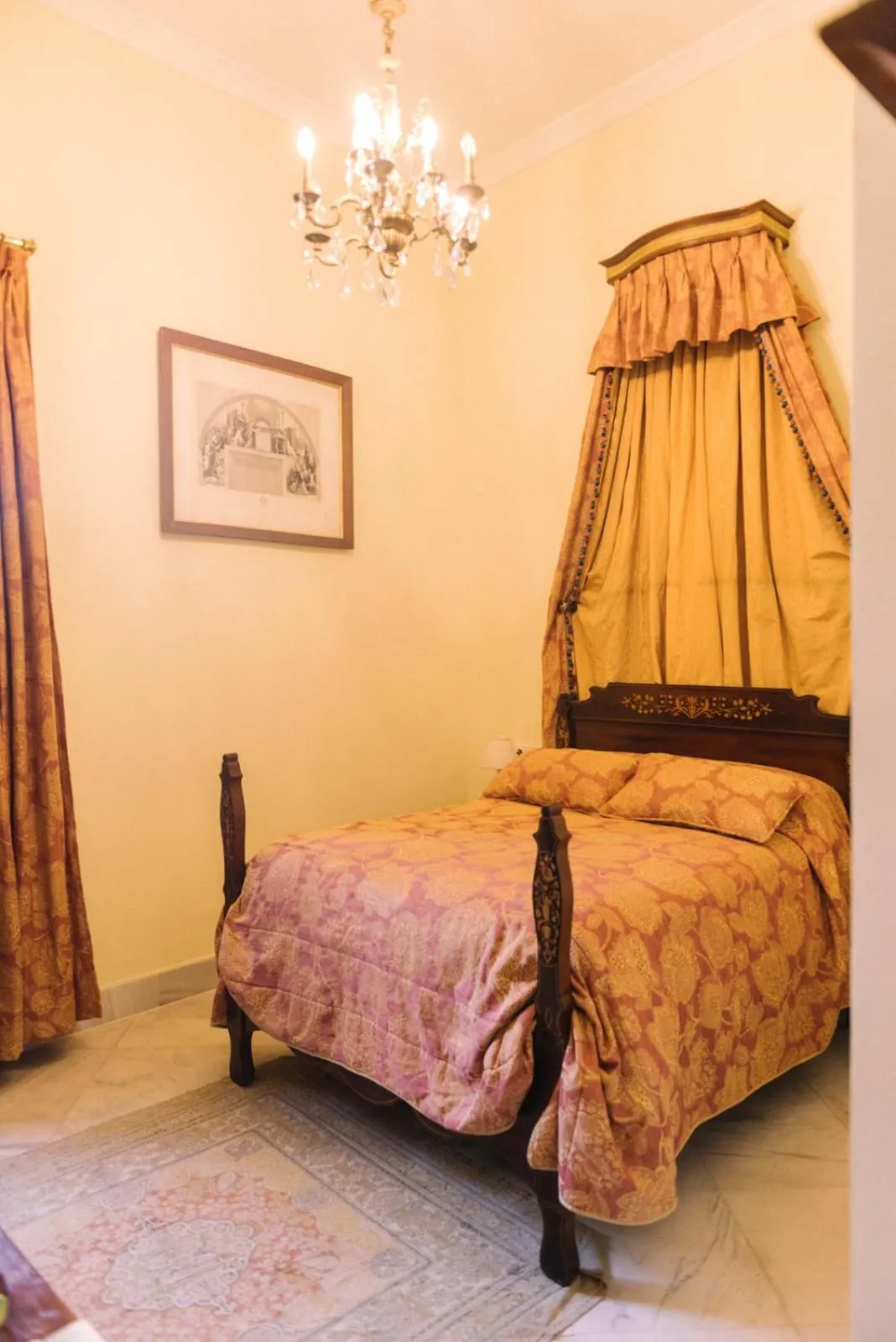 Bed in Palacio del Virrey Laserna