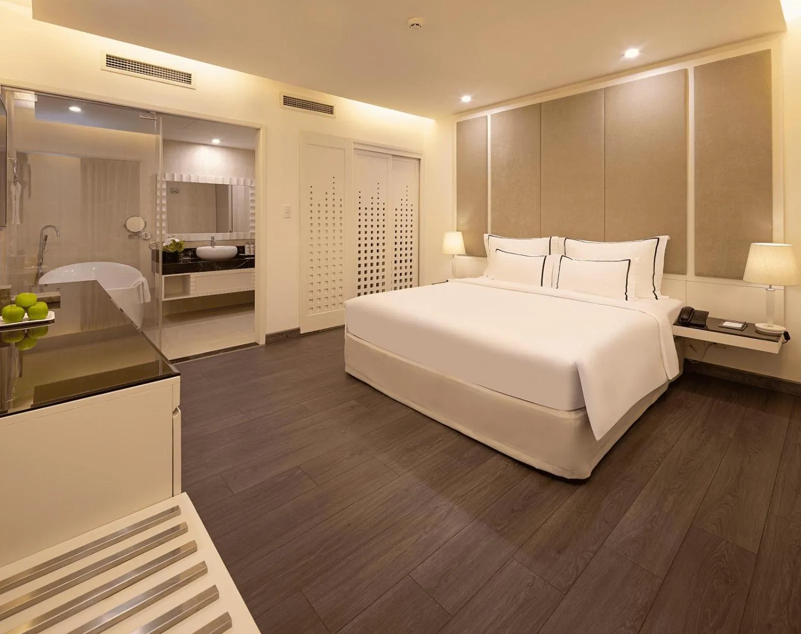 Bedroom, Bed in Paragon Saigon Hotel