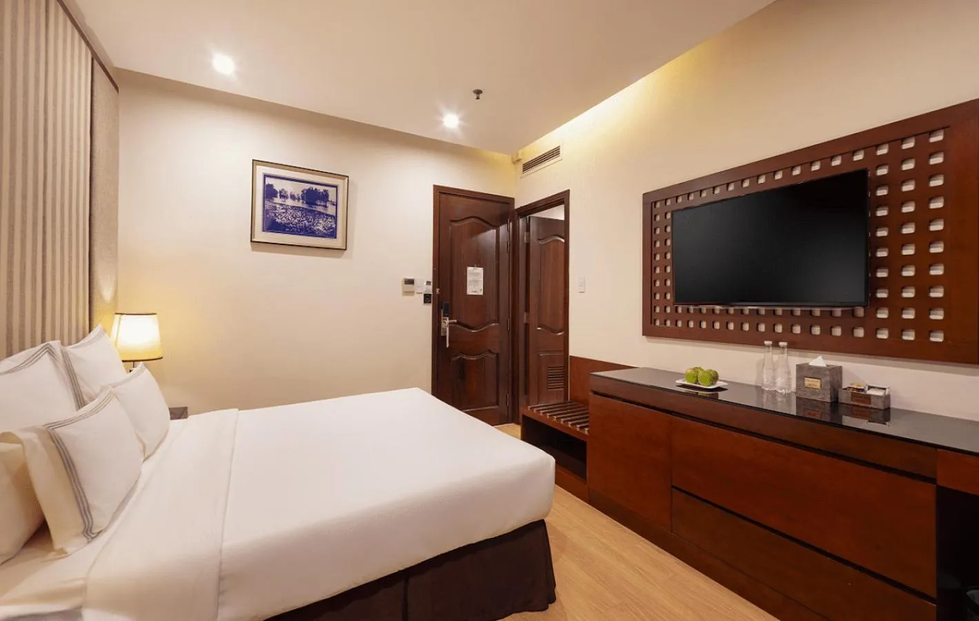 Bedroom, Bed in Paragon Saigon Hotel