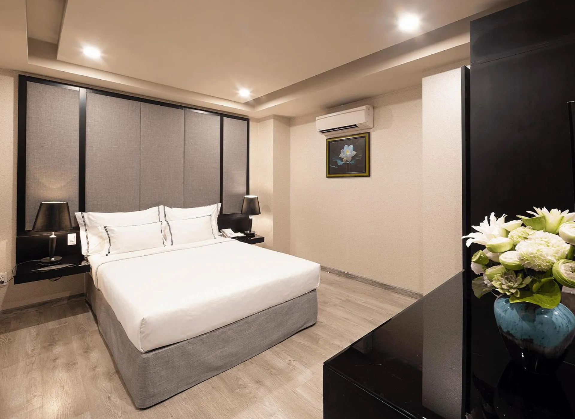 Bedroom, Bed in Paragon Saigon Hotel