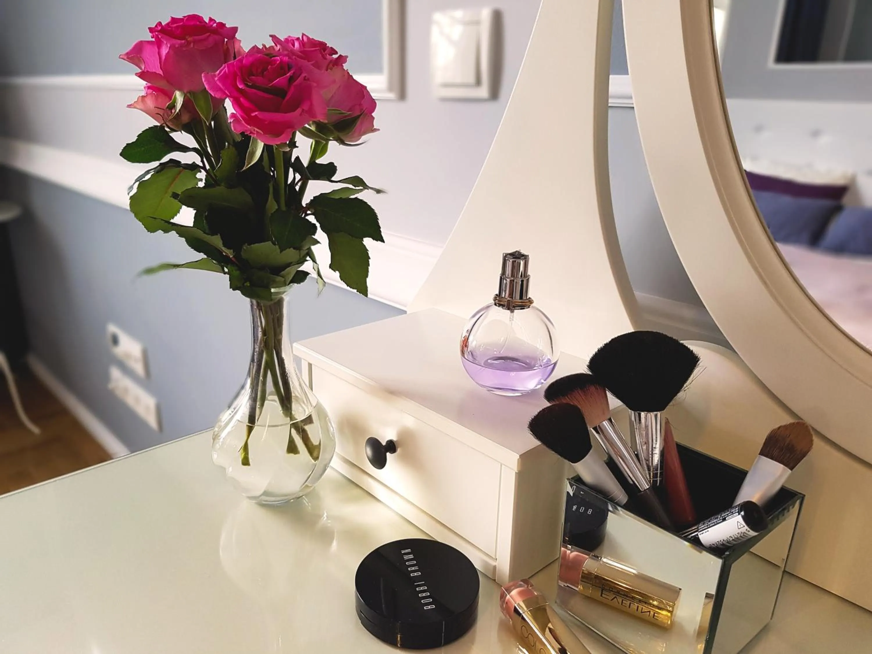 Photo of the whole room in Main Square Apartments