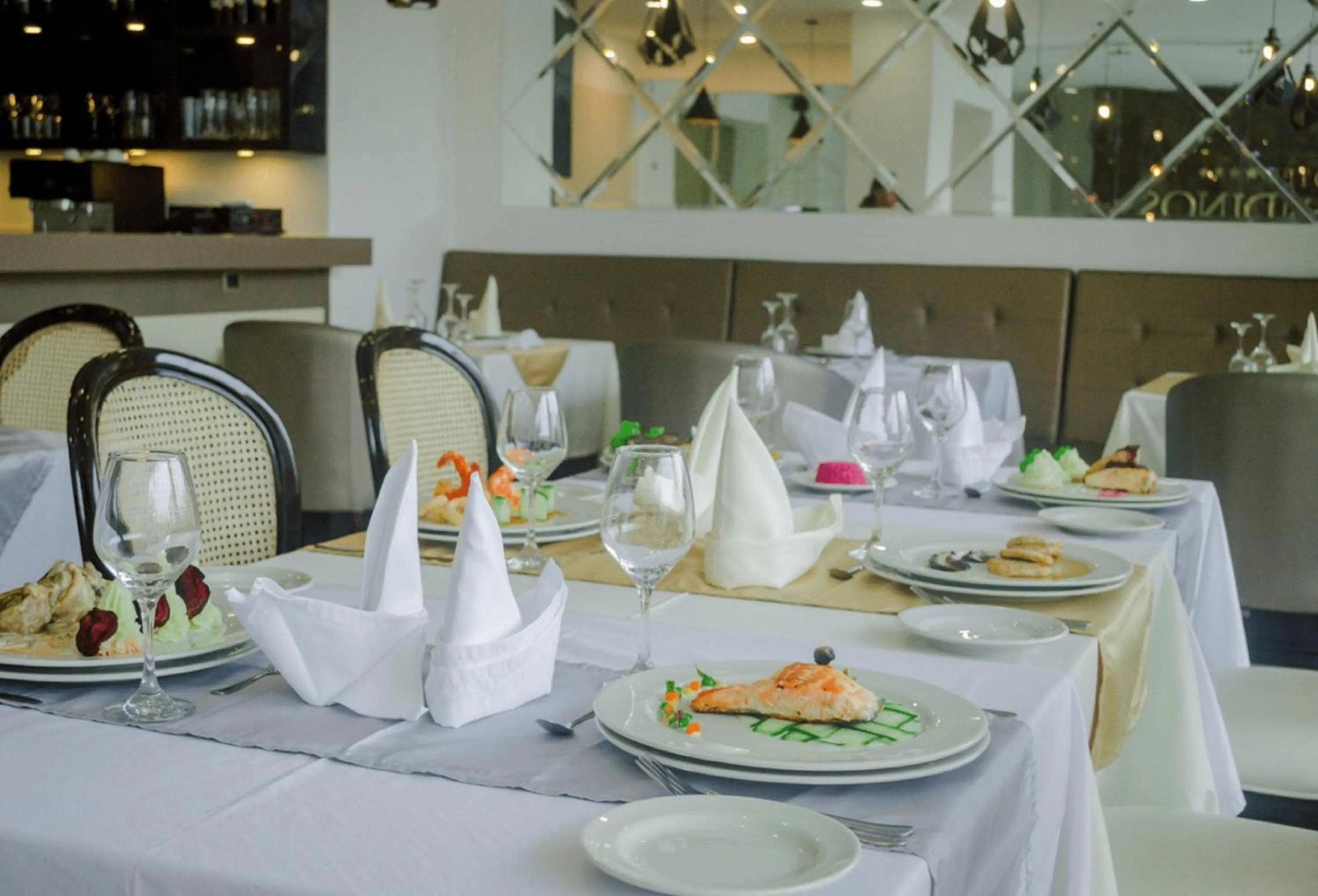 Restaurant/places to eat in Hotel Andinos Plaza Florencia