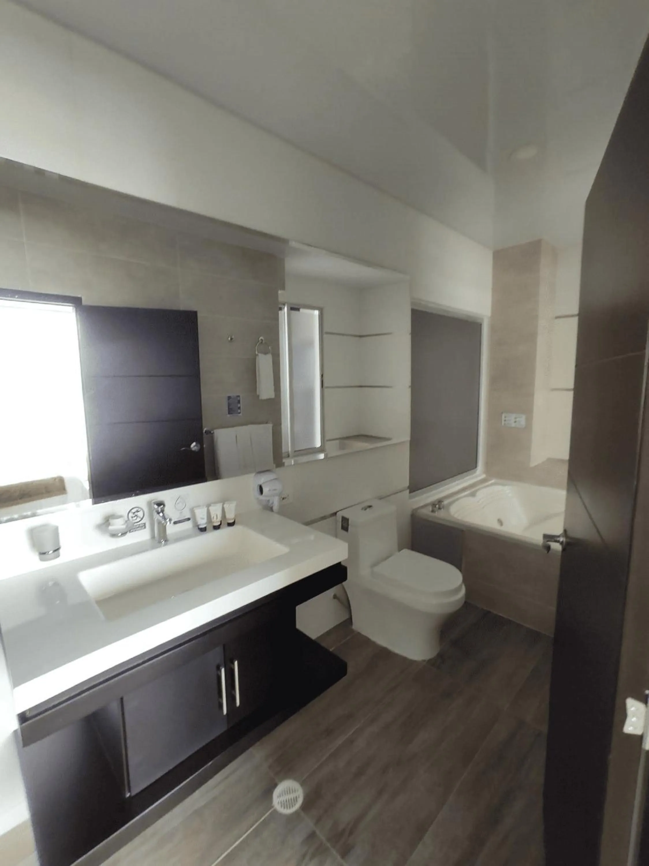 Bathroom in Hotel Andinos Plaza Florencia