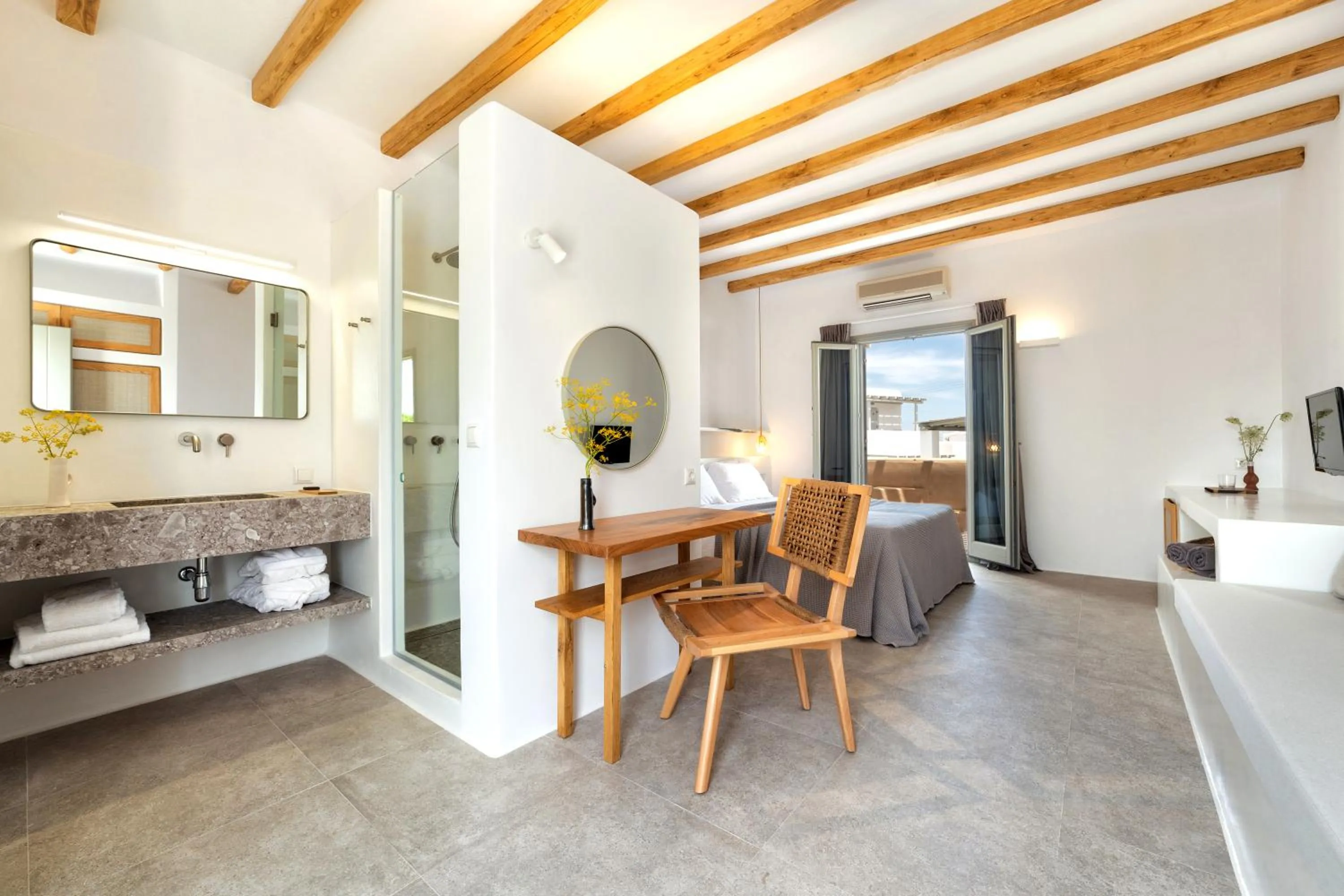 Photo of the whole room in Anemomylos Residence