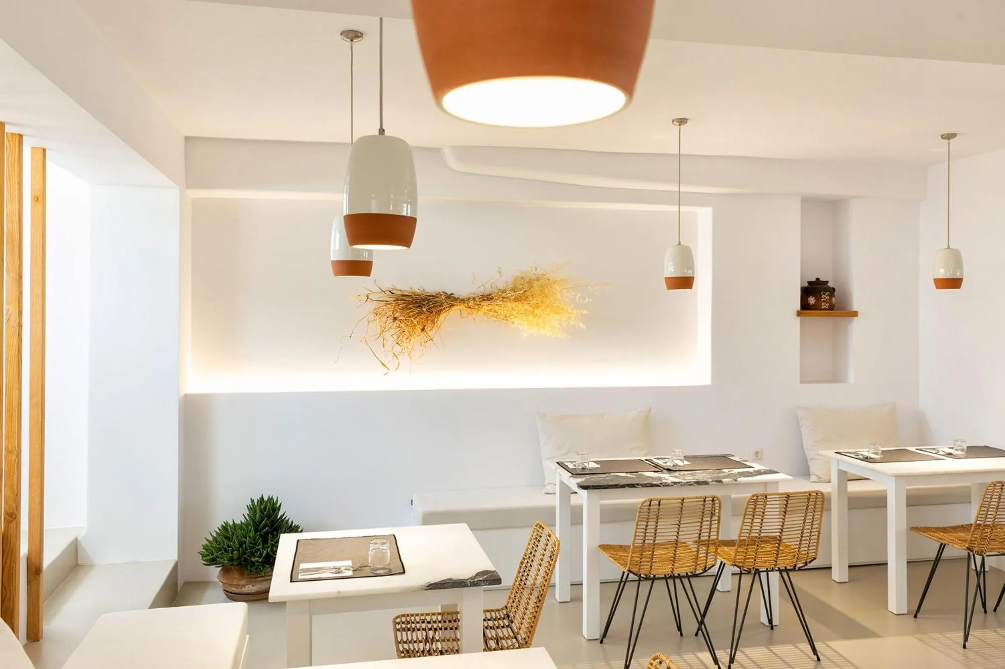 Restaurant/places to eat in Anemomylos Residence