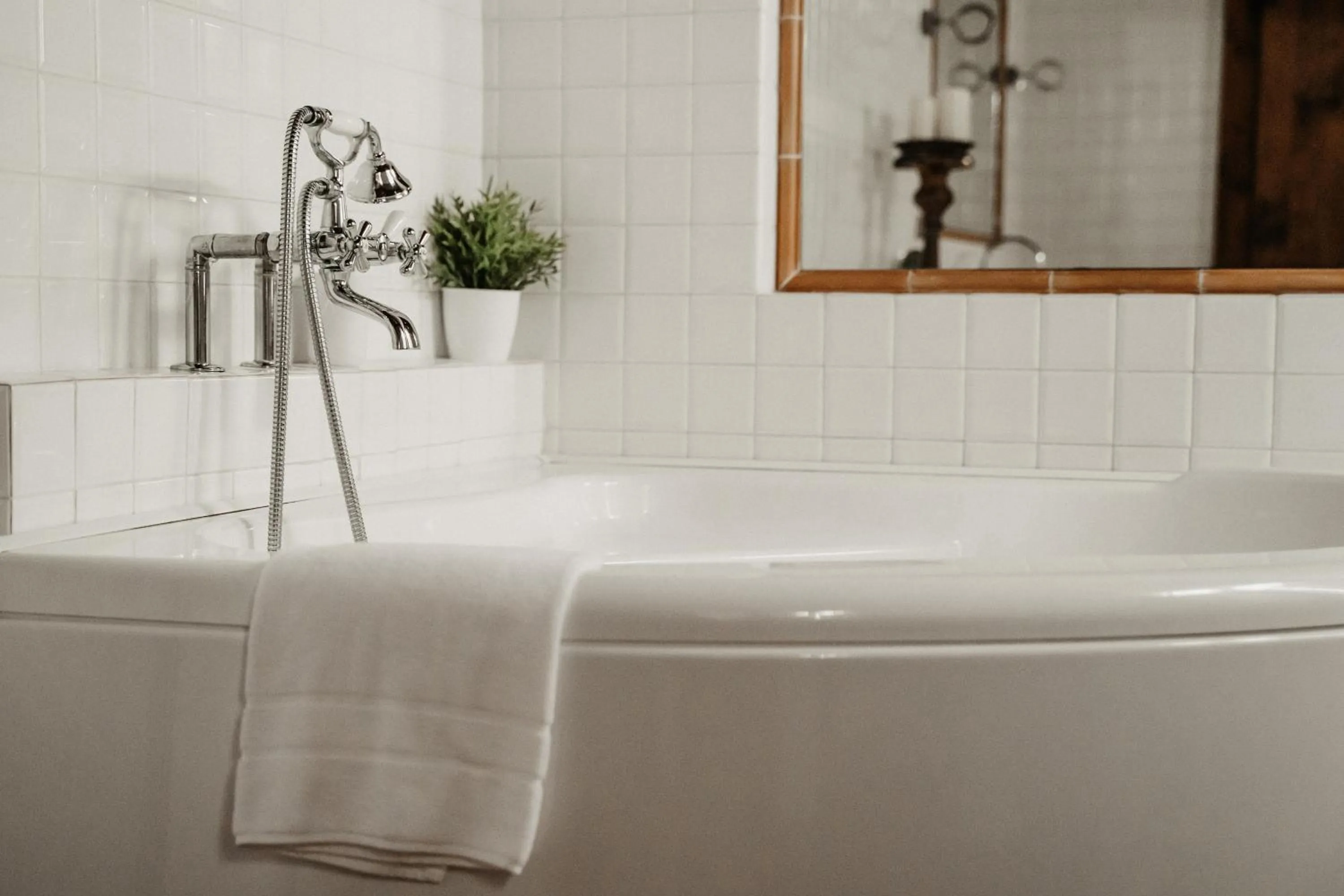 Hot Tub in La Celeste Galeria