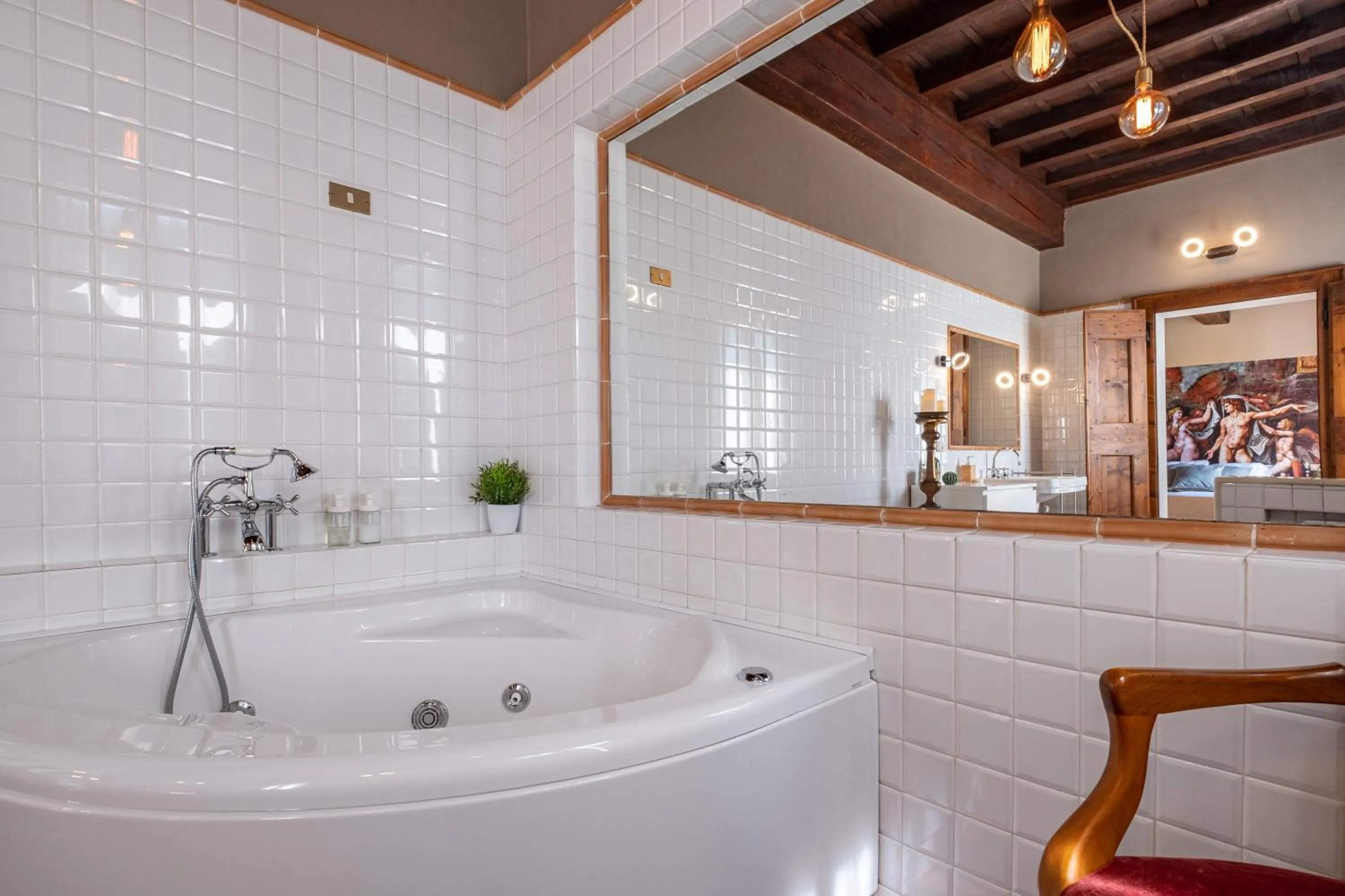 Hot Tub in La Celeste Galeria