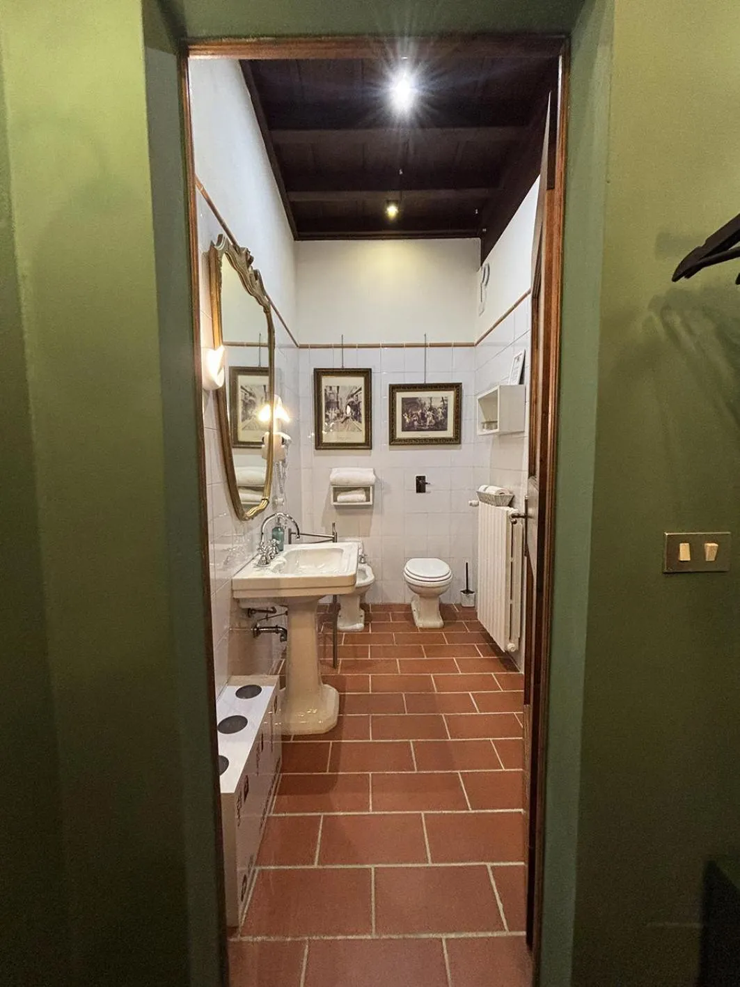 Toilet in La Celeste Galeria