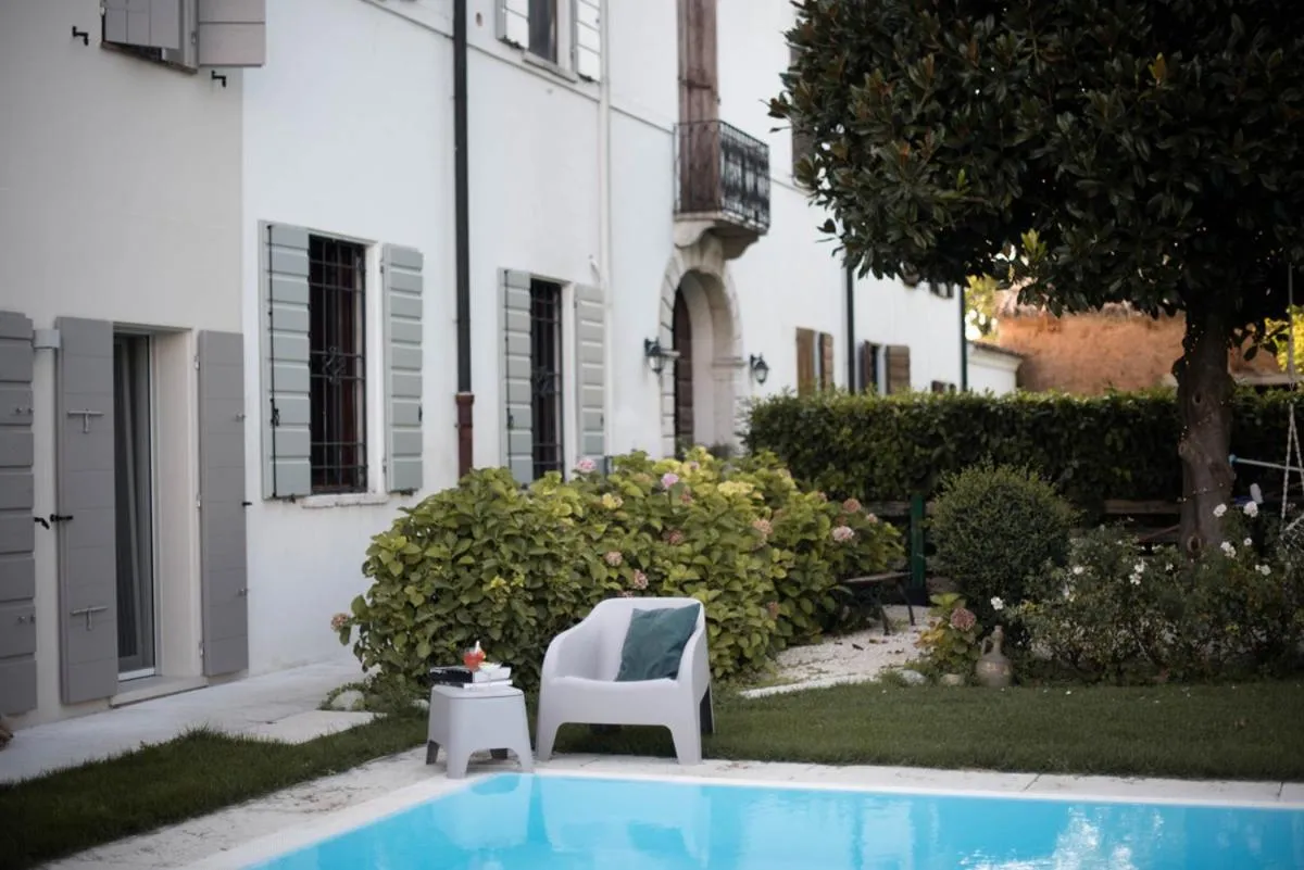 Facade/entrance in La Celeste Galeria