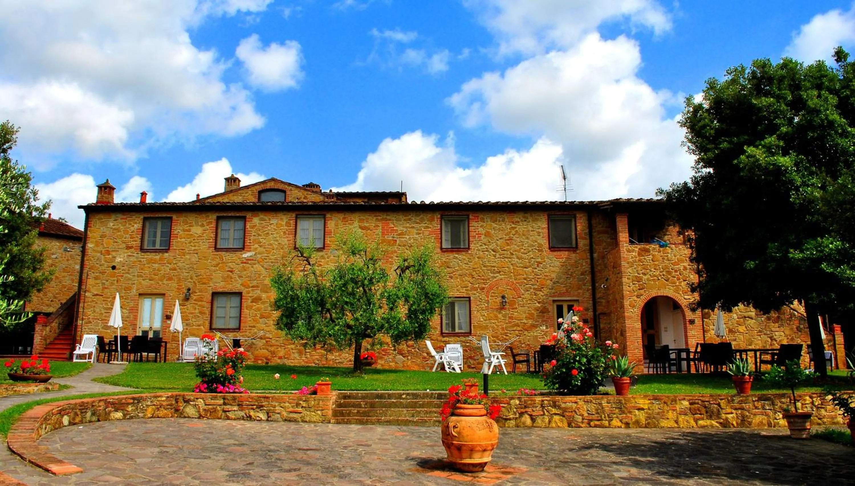 Garden in Borgo Di Collelungo