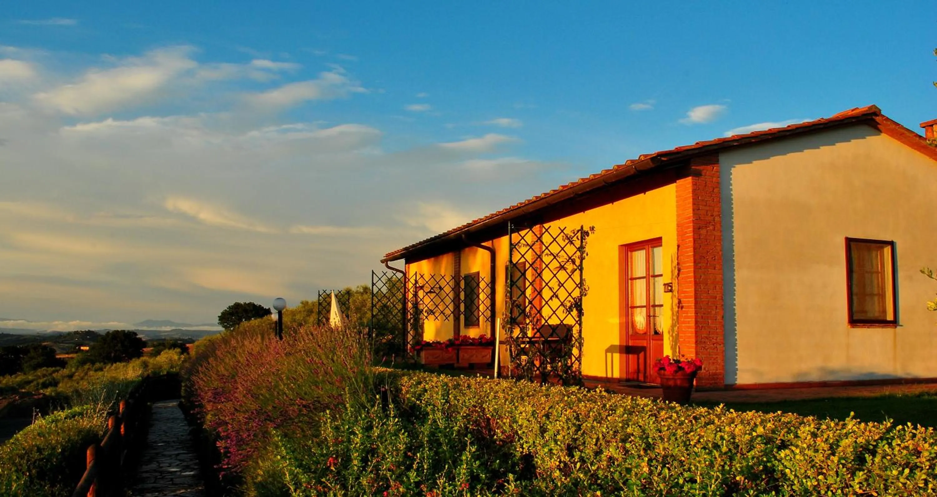 Property building in Borgo Di Collelungo