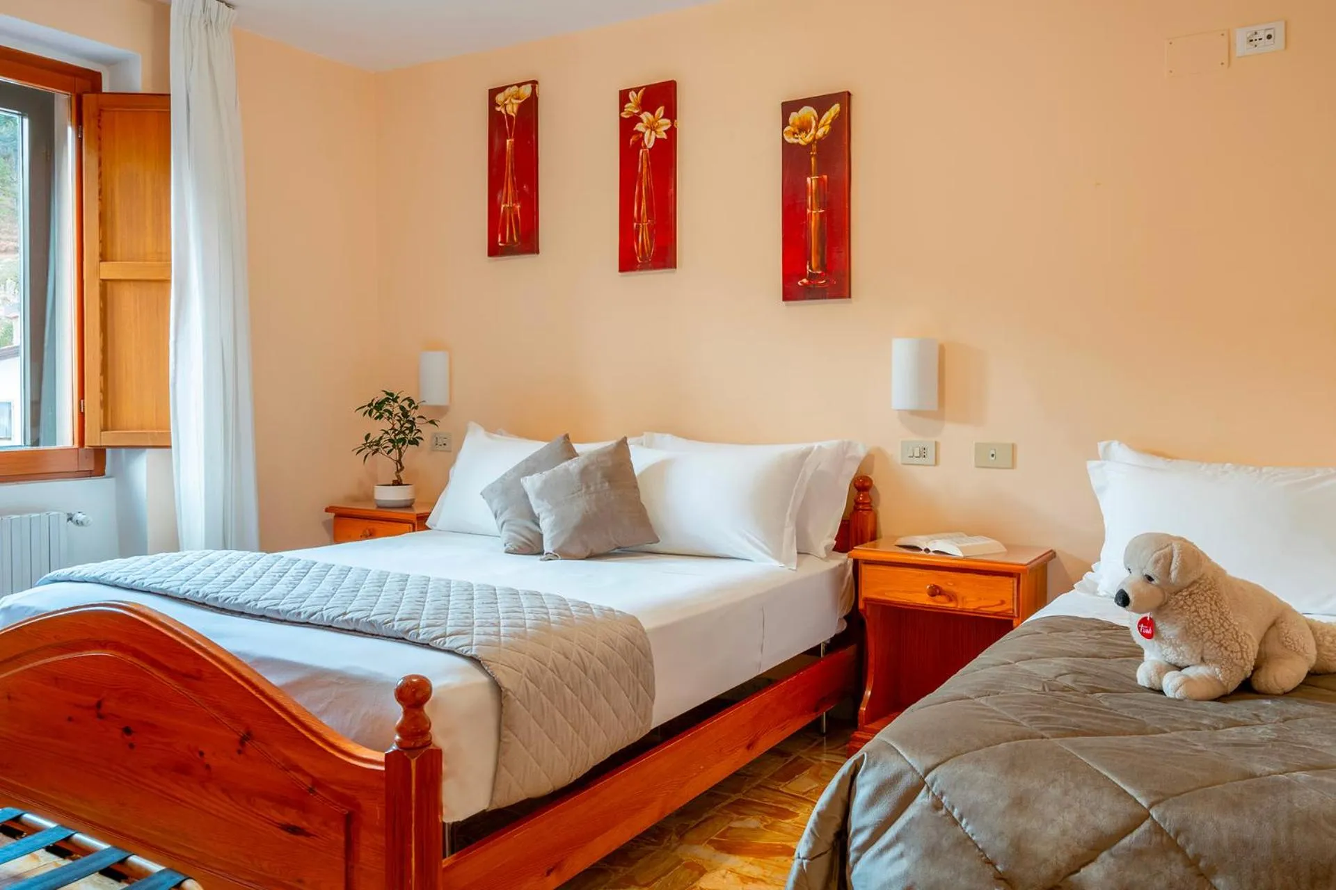 Bedroom, Bed in Hotel Iris