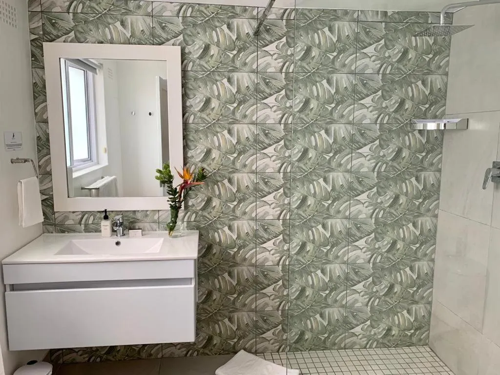 Shower in Anchor's Rest