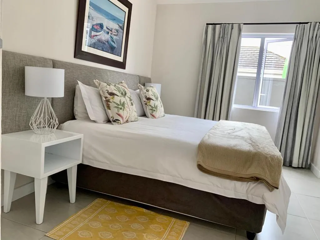 Bedroom, Bed in Anchor's Rest