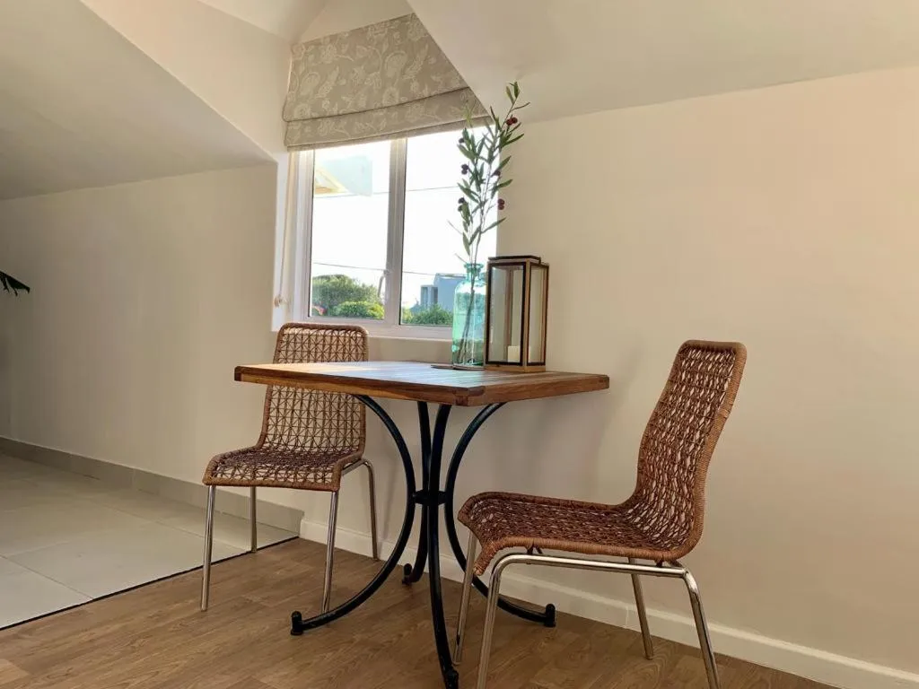 Dining area in Anchor's Rest