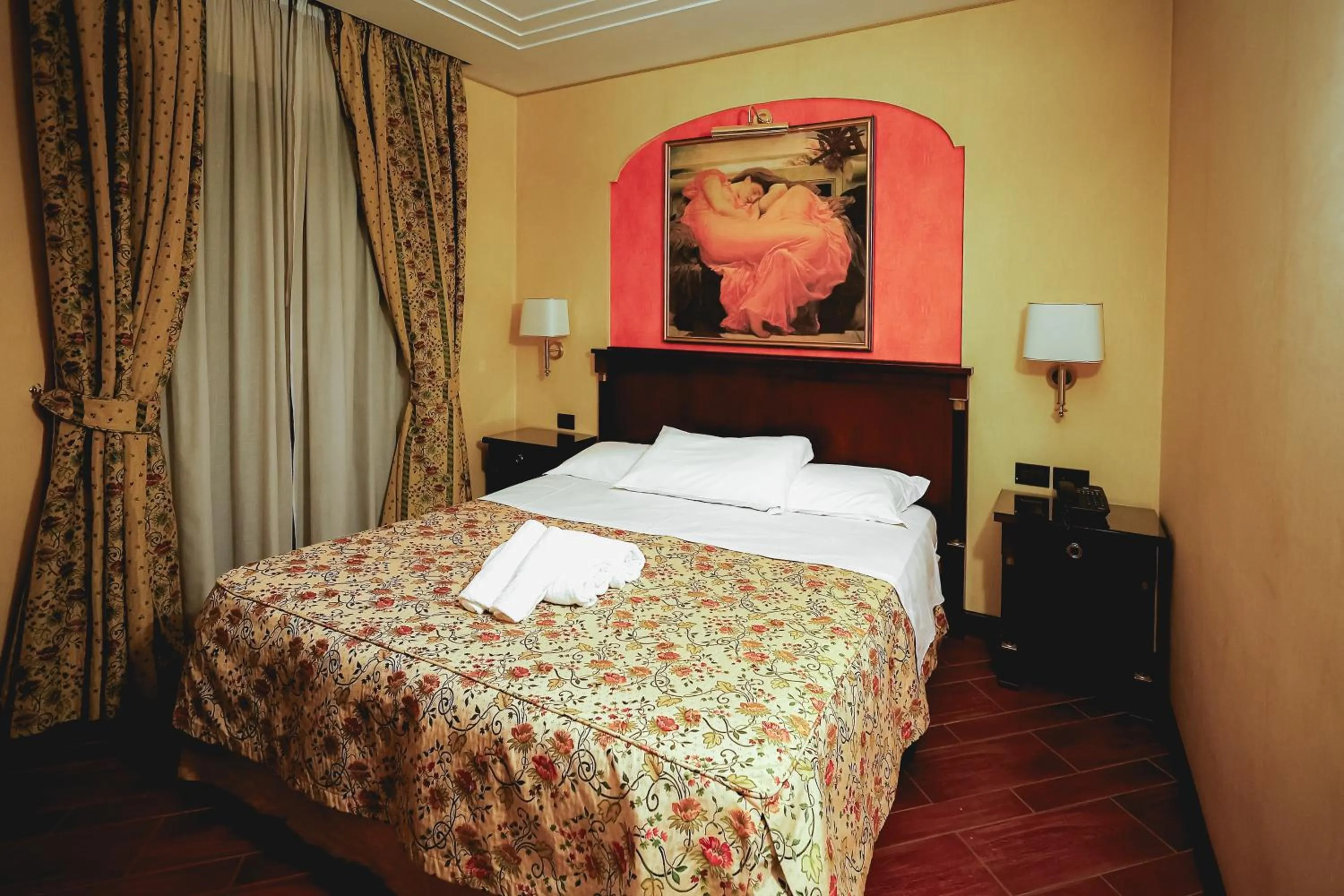 Bed in Hotel Petite Fleur