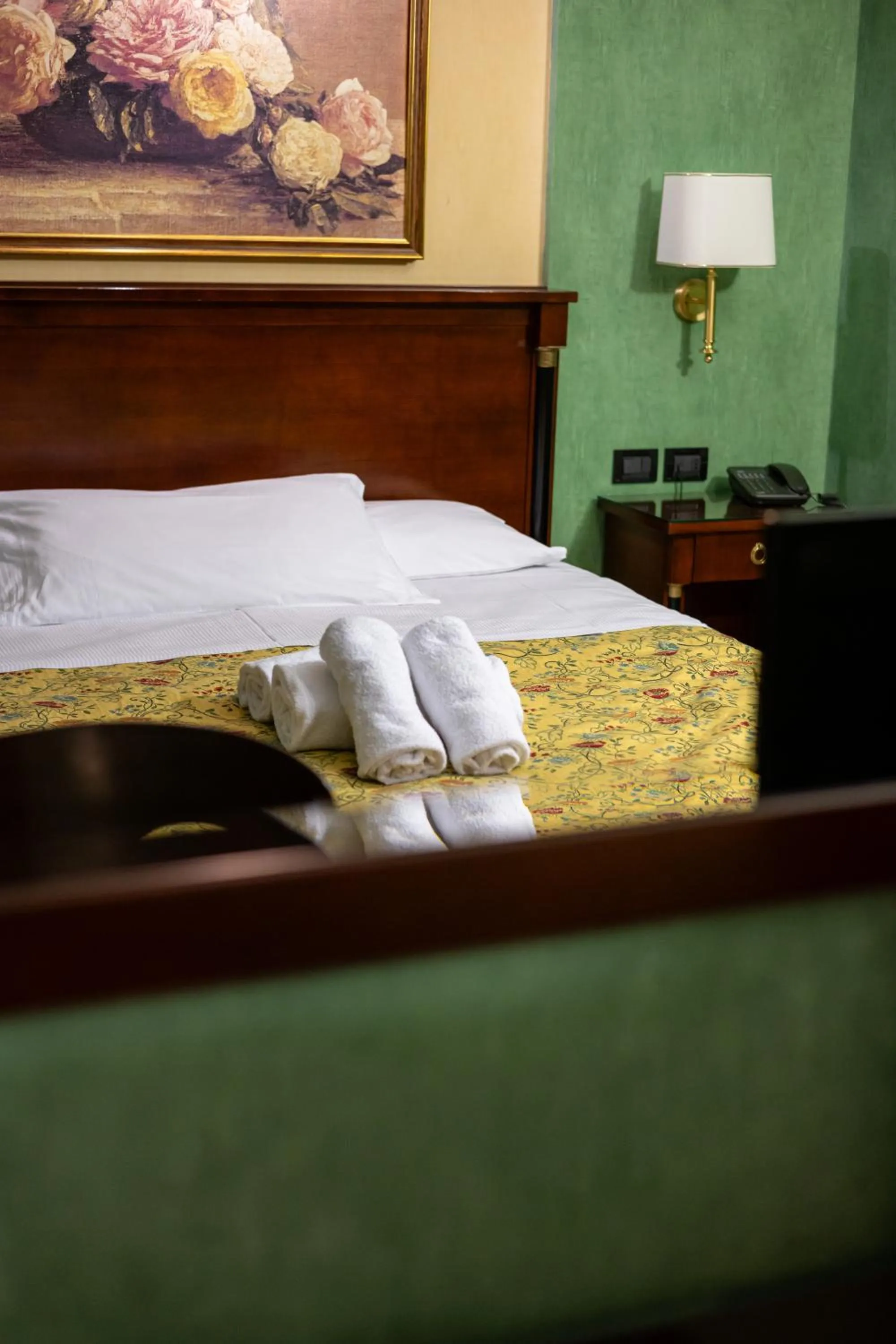 Bed in Hotel Petite Fleur